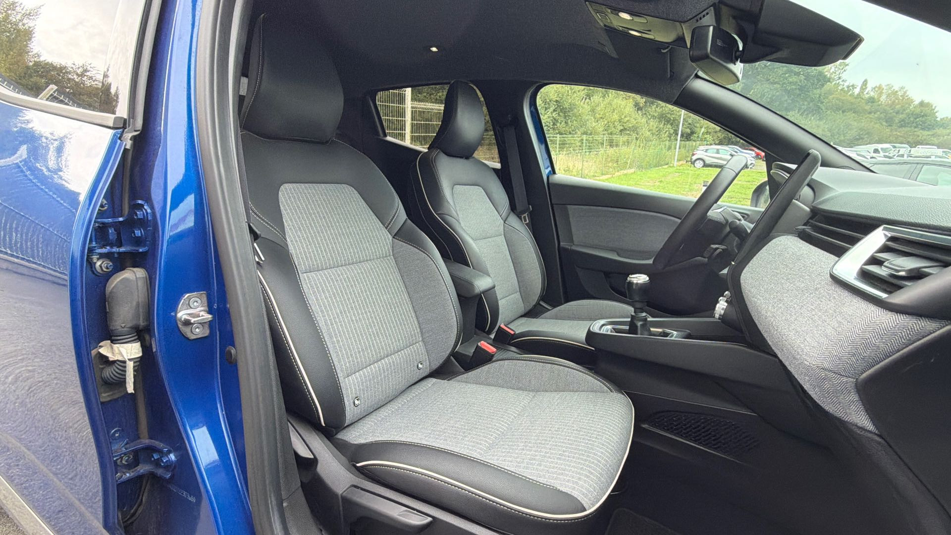 Vente en ligne Renault Clio 5 Clio TCe 90 au prix de 15 590 €