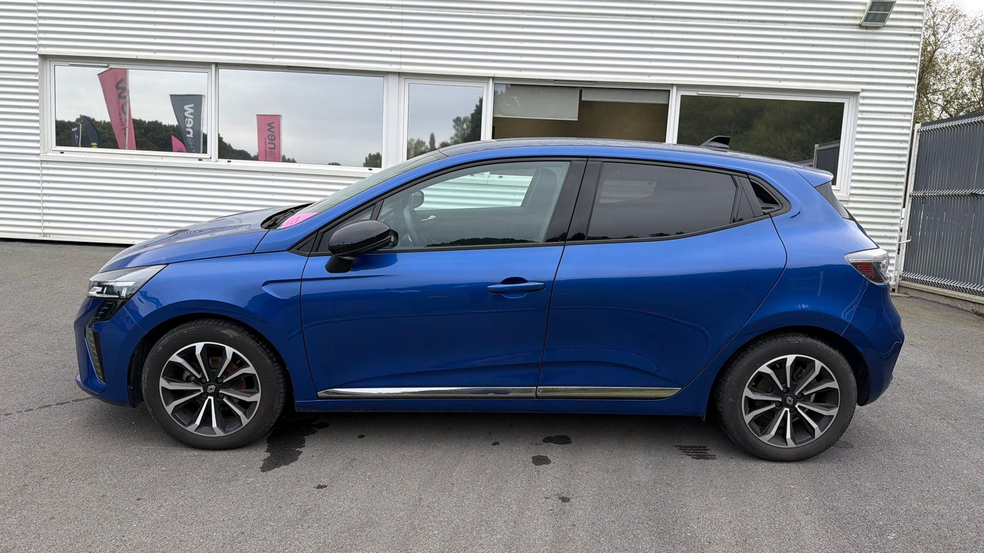 Vente en ligne Renault Clio 5 Clio TCe 90 au prix de 15 590 €
