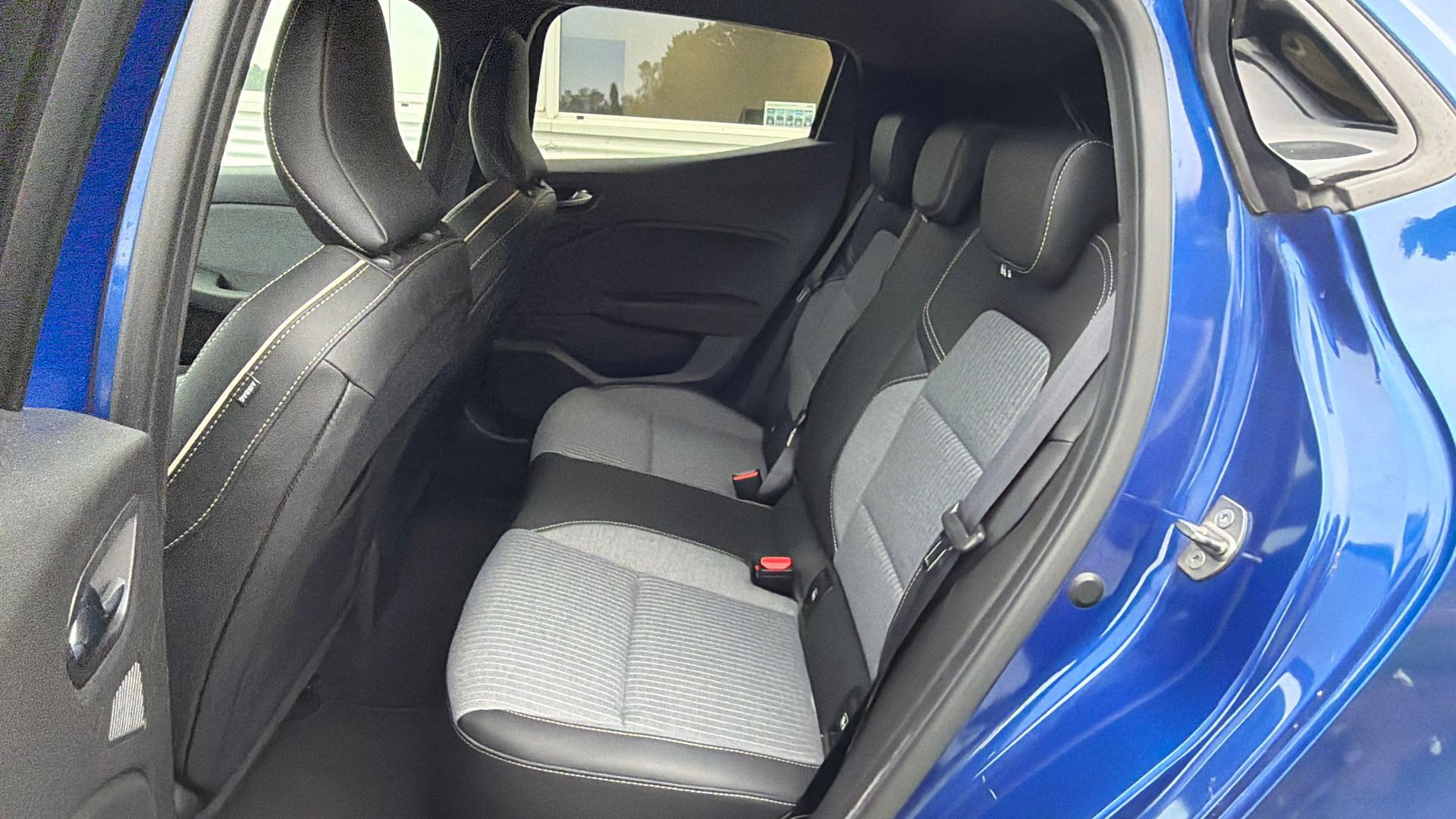 Vente en ligne Renault Clio 5 Clio TCe 90 au prix de 15 590 €