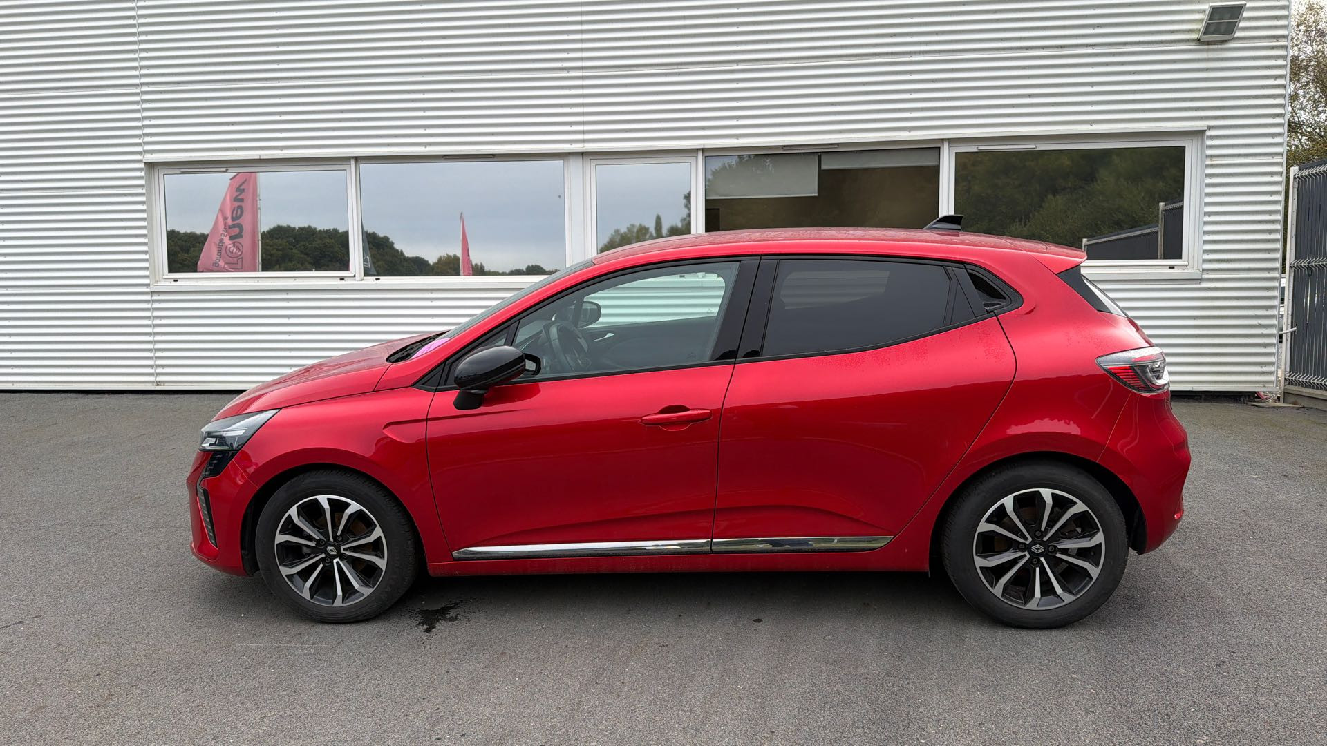 Vente en ligne Renault Clio 5 Clio TCe 90 au prix de 14 990 €