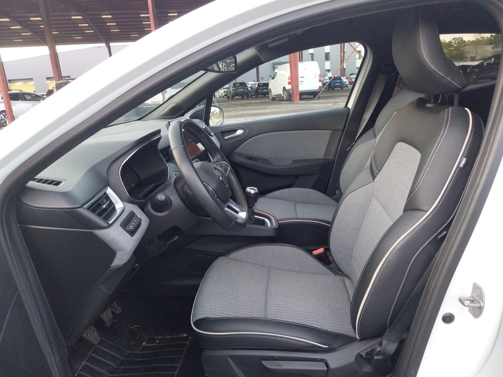 Vente en ligne Renault Clio 5 Clio TCe 90 au prix de 15 790 €