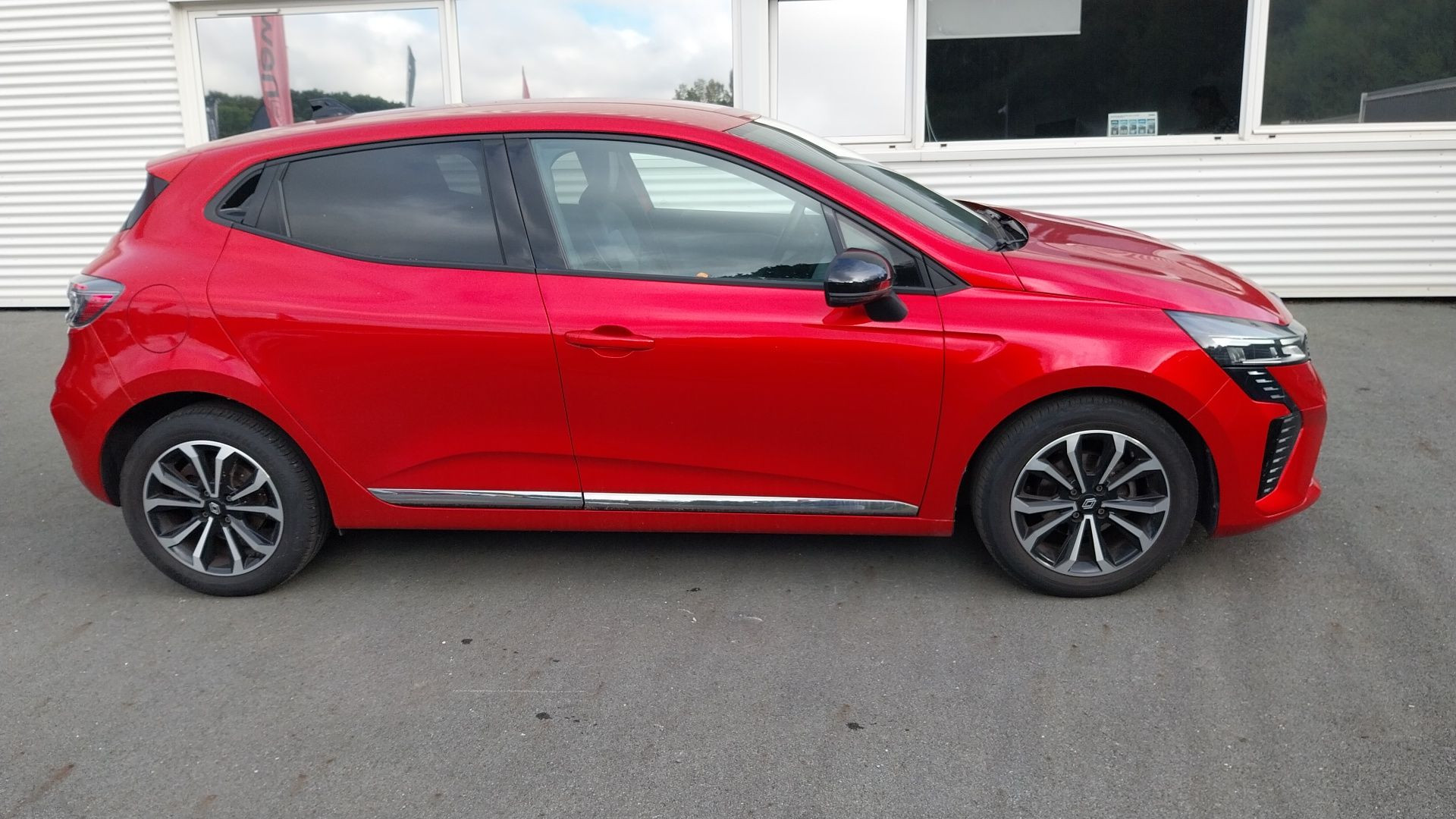 Vente en ligne Renault Clio 5 Clio TCe 90 au prix de 15 590 €