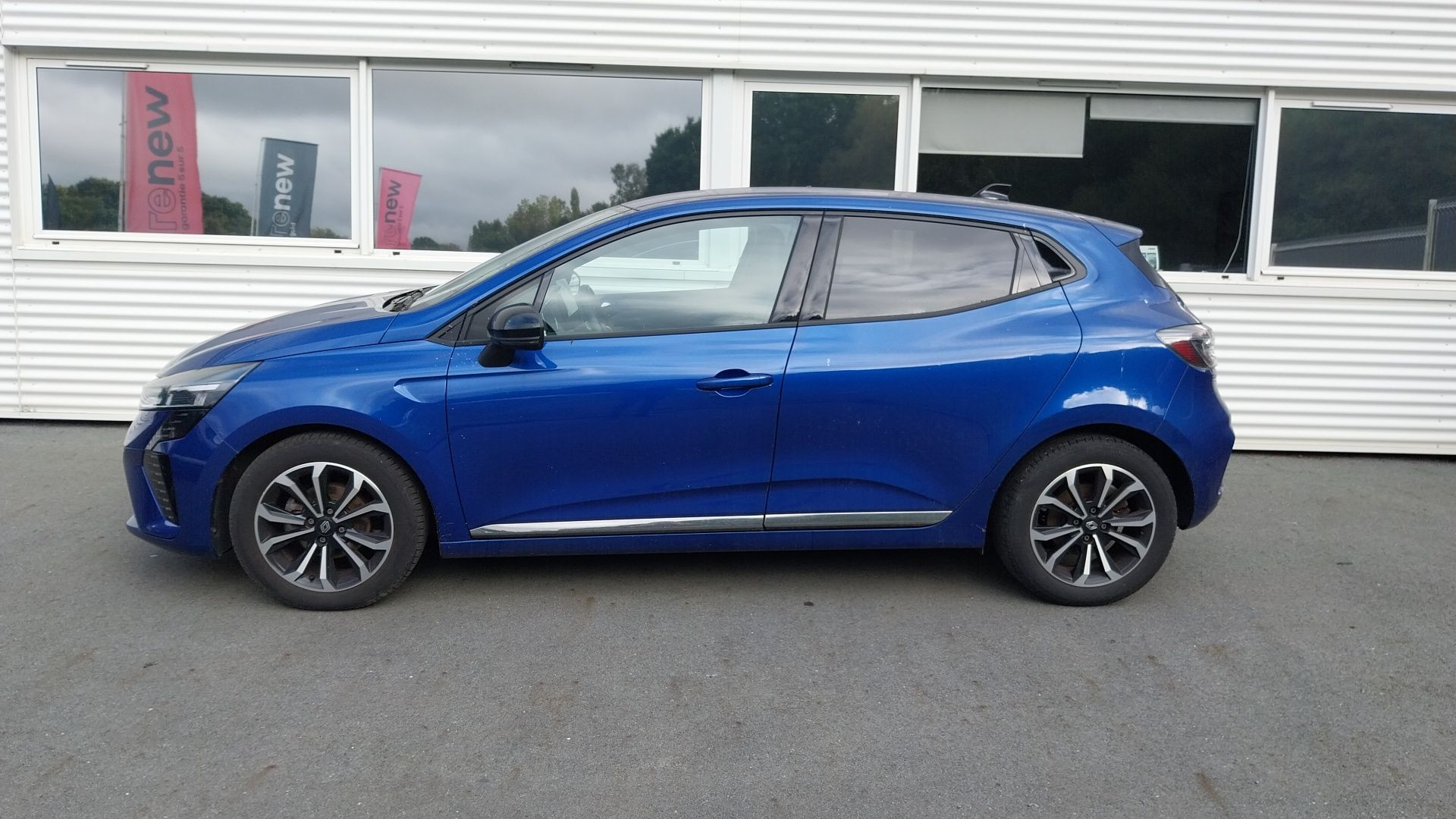 Vente en ligne Renault Clio 5 Clio TCe 90 au prix de 15 790 €