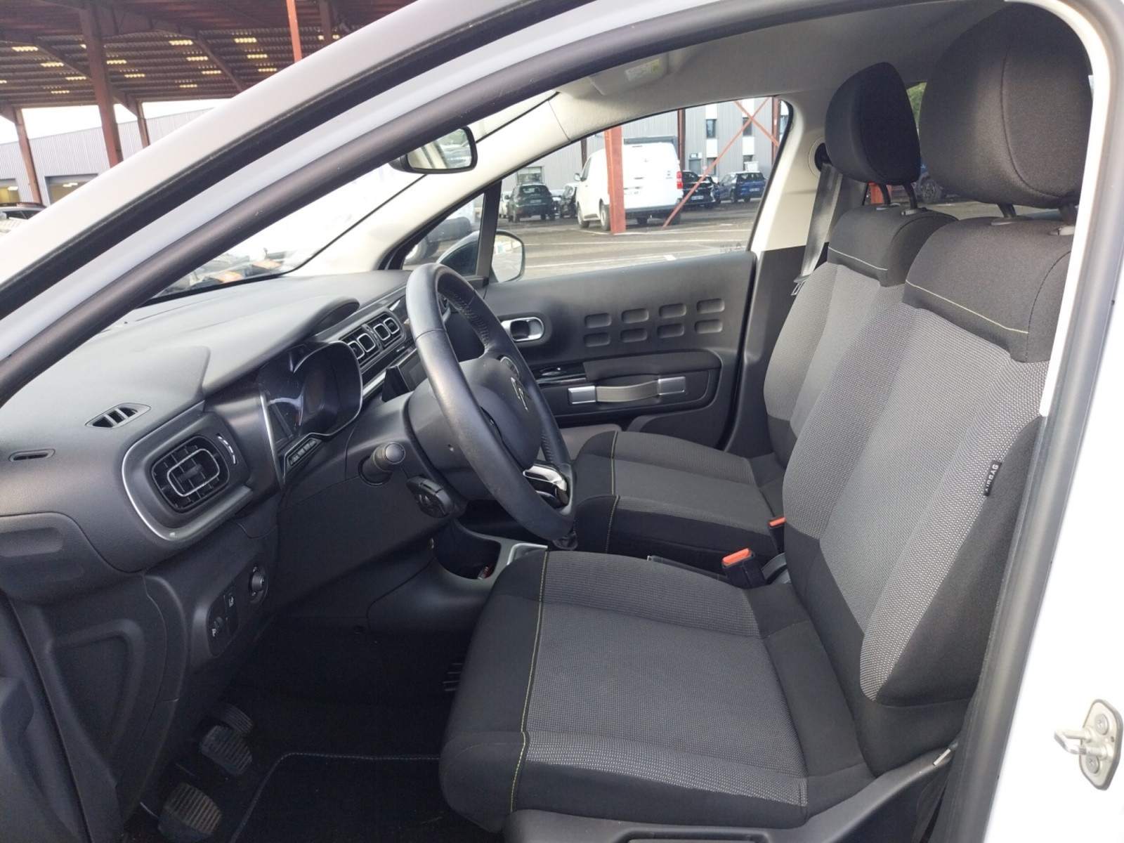 Vente en ligne Citroën C3 Business C3 PureTech 110 S&S BVM6 au prix de 9 590 €