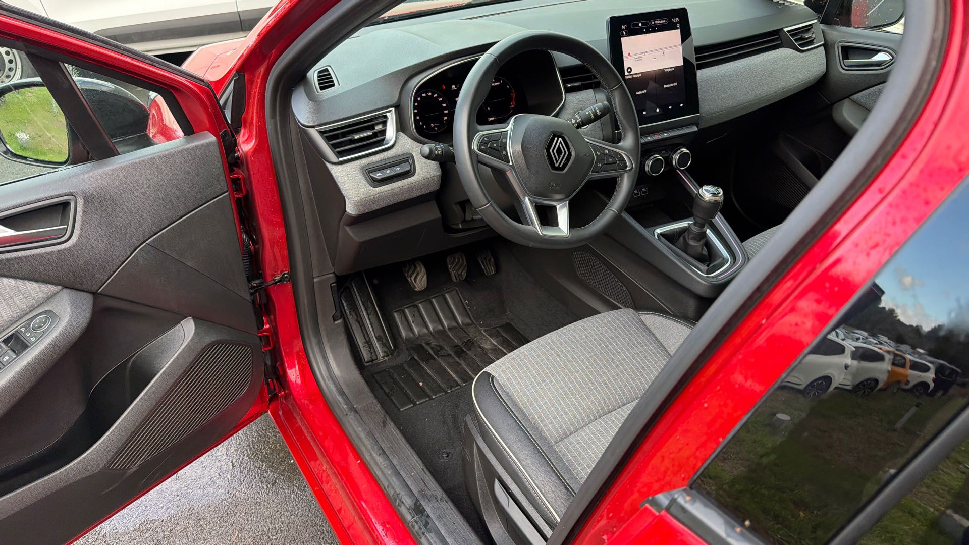 Vente en ligne Renault Clio 5 Clio TCe 90 au prix de 15 790 €