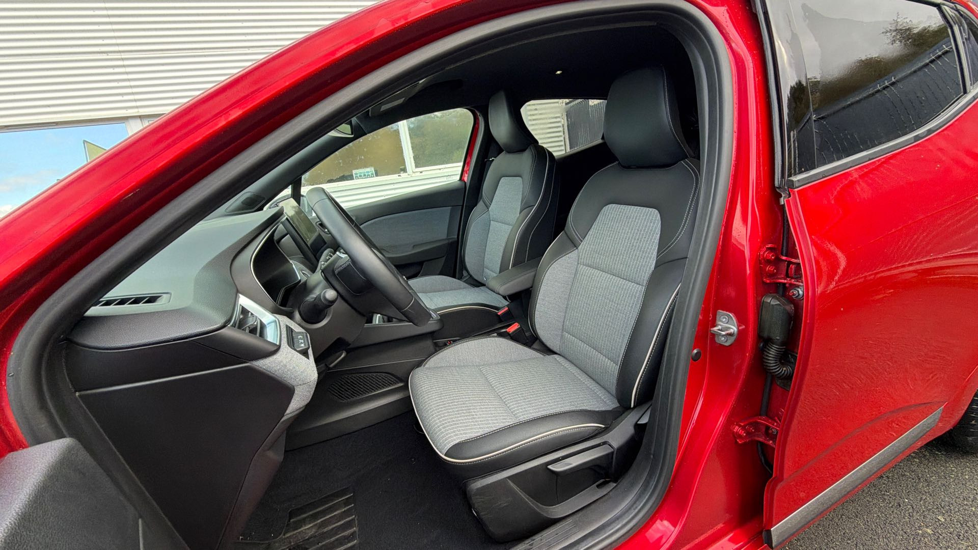 Vente en ligne Renault Clio 5 Clio TCe 90 au prix de 15 790 €