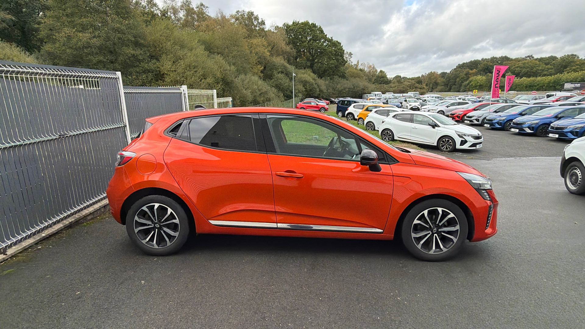 Vente en ligne Renault Clio 5 Clio TCe 90 au prix de 15 590 €
