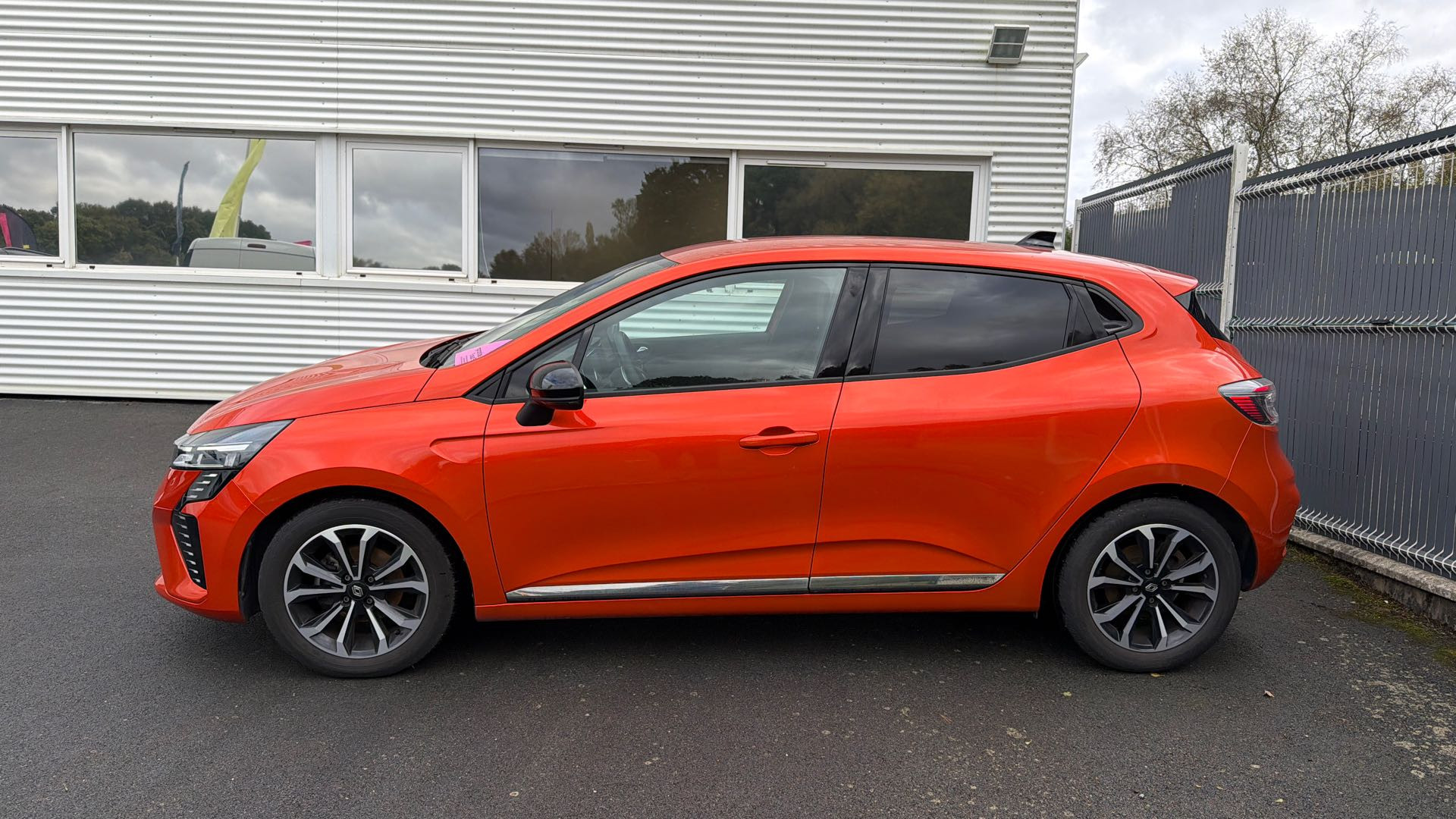 Vente en ligne Renault Clio 5 Clio TCe 90 au prix de 15 590 €