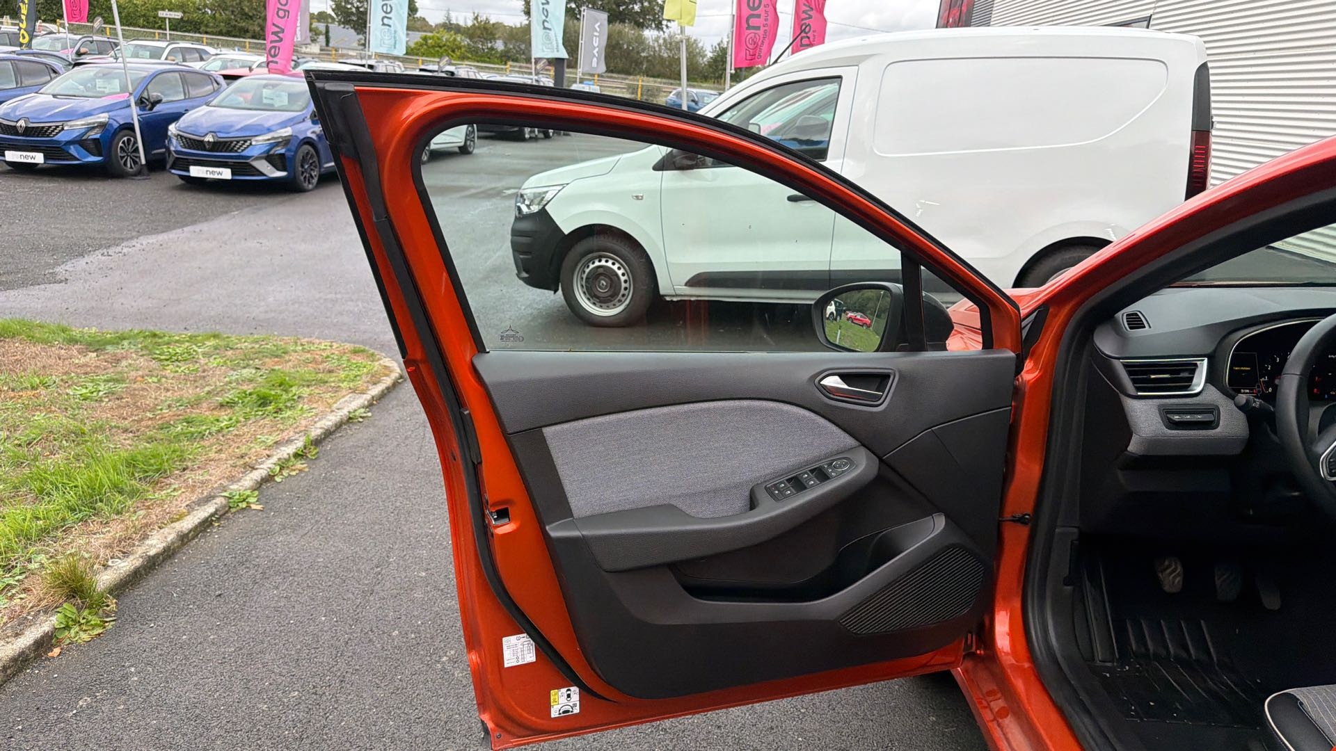 Vente en ligne Renault Clio 5 Clio TCe 90 au prix de 15 590 €