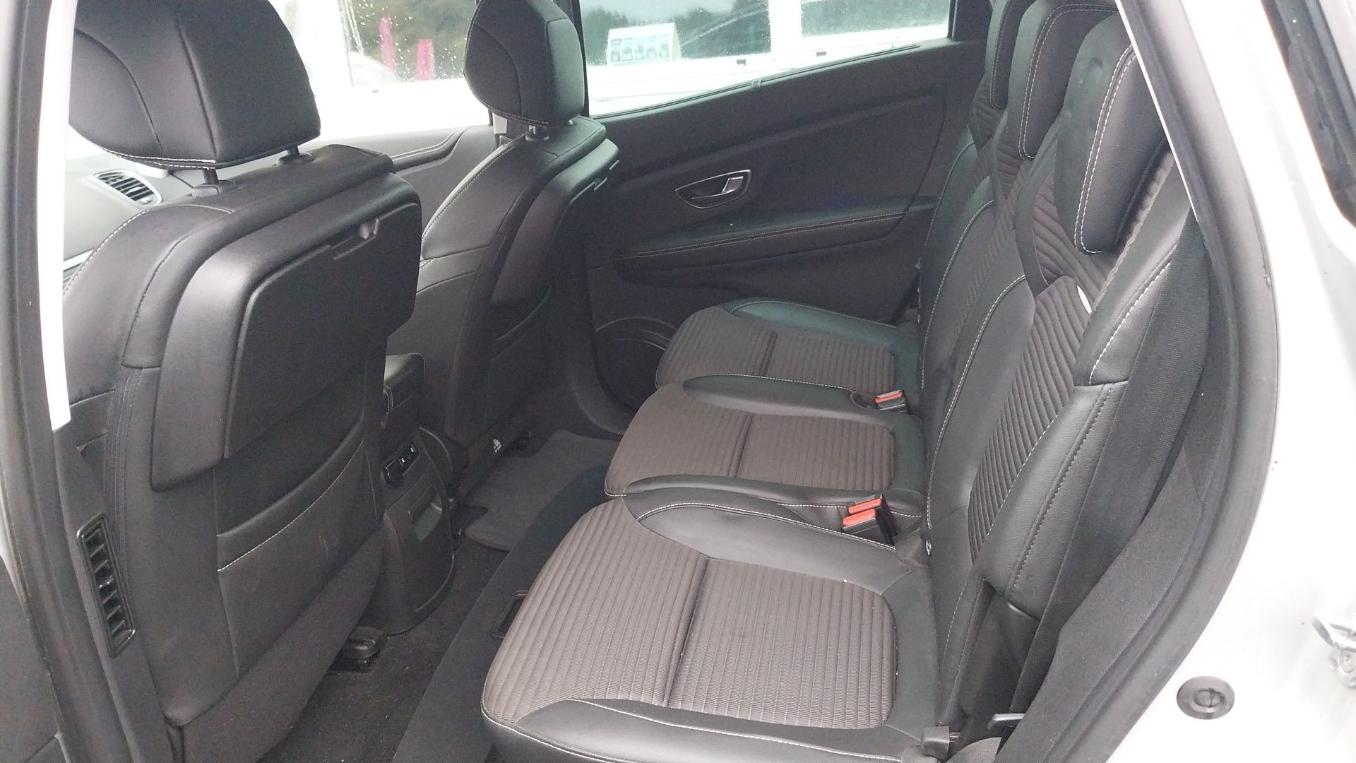Vente en ligne Renault Grand Scenic 4 Grand Scenic Blue dCi 150 au prix de 17 990 €