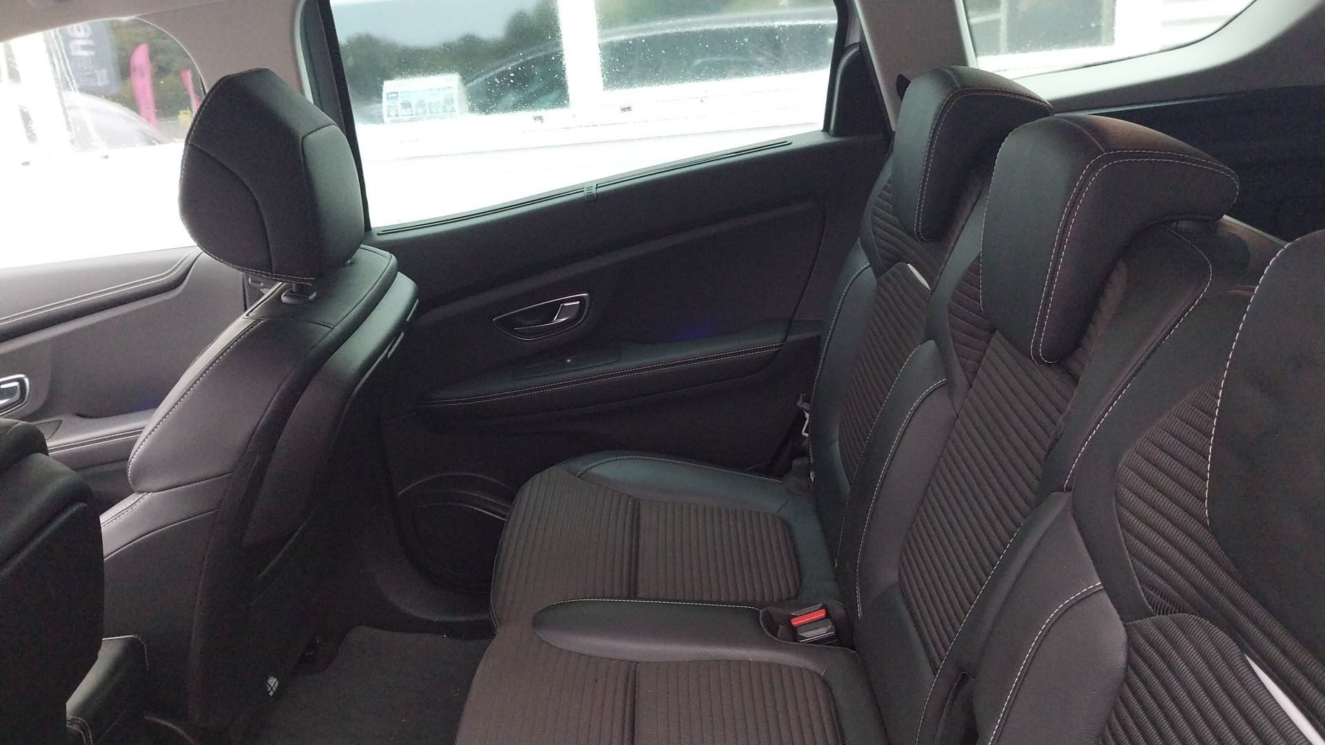 Vente en ligne Renault Grand Scenic 4 Grand Scenic Blue dCi 150 au prix de 17 990 €