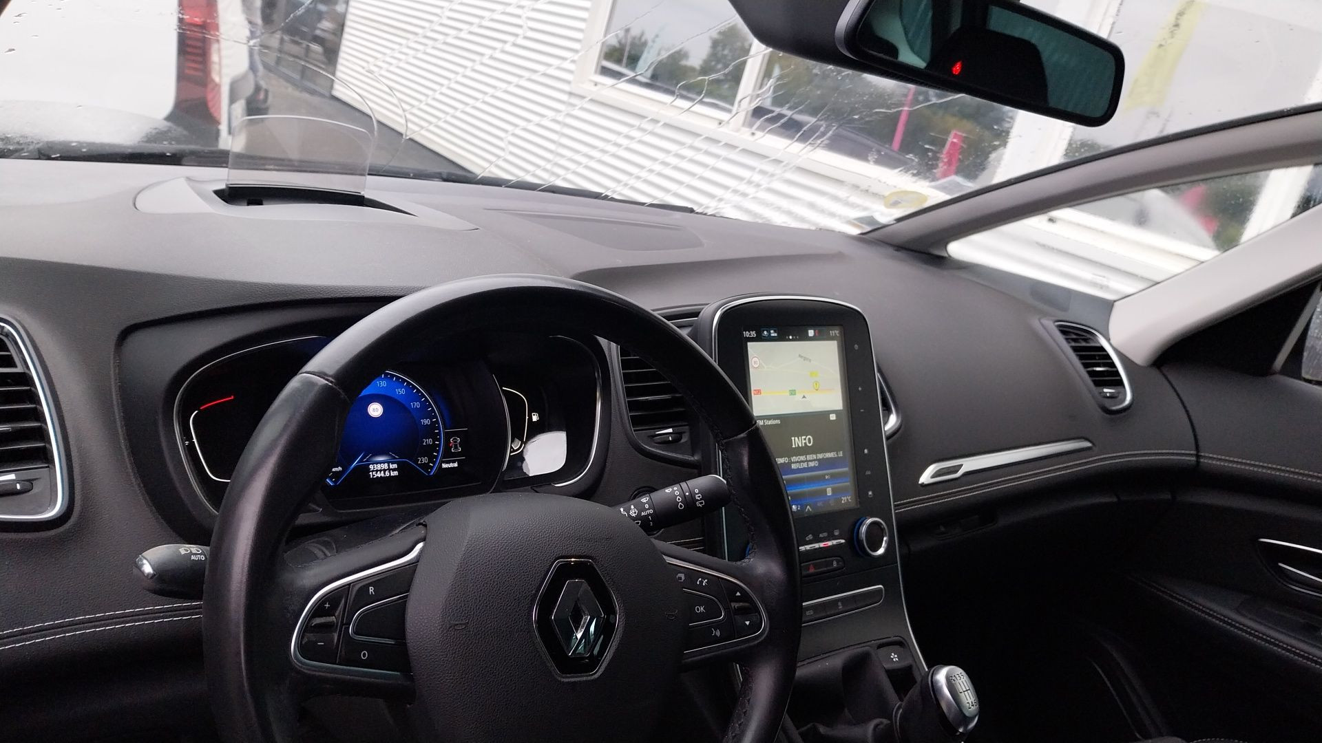 Vente en ligne Renault Grand Scenic 4 Grand Scenic Blue dCi 150 au prix de 17 990 €