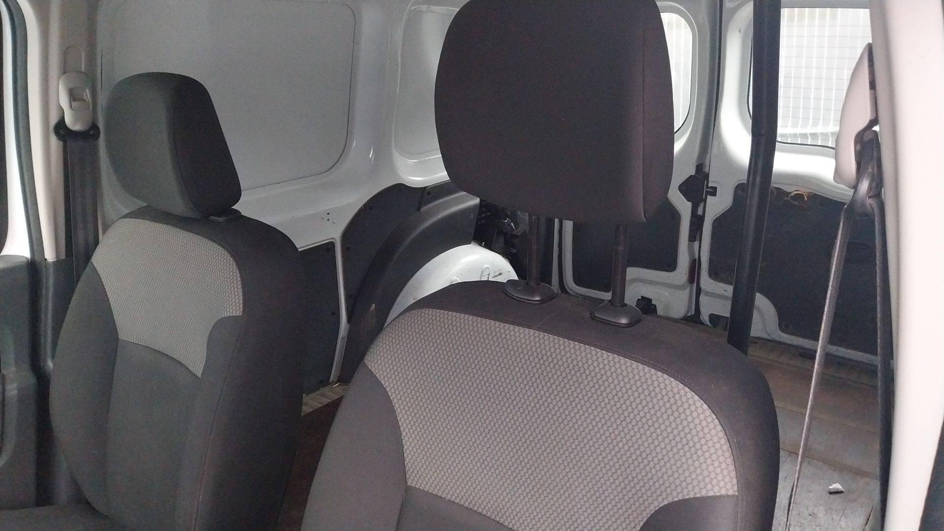 Vente en ligne Renault Kangoo Express  1.5 DCI 75 ENERGY E6 au prix de 12 990 €