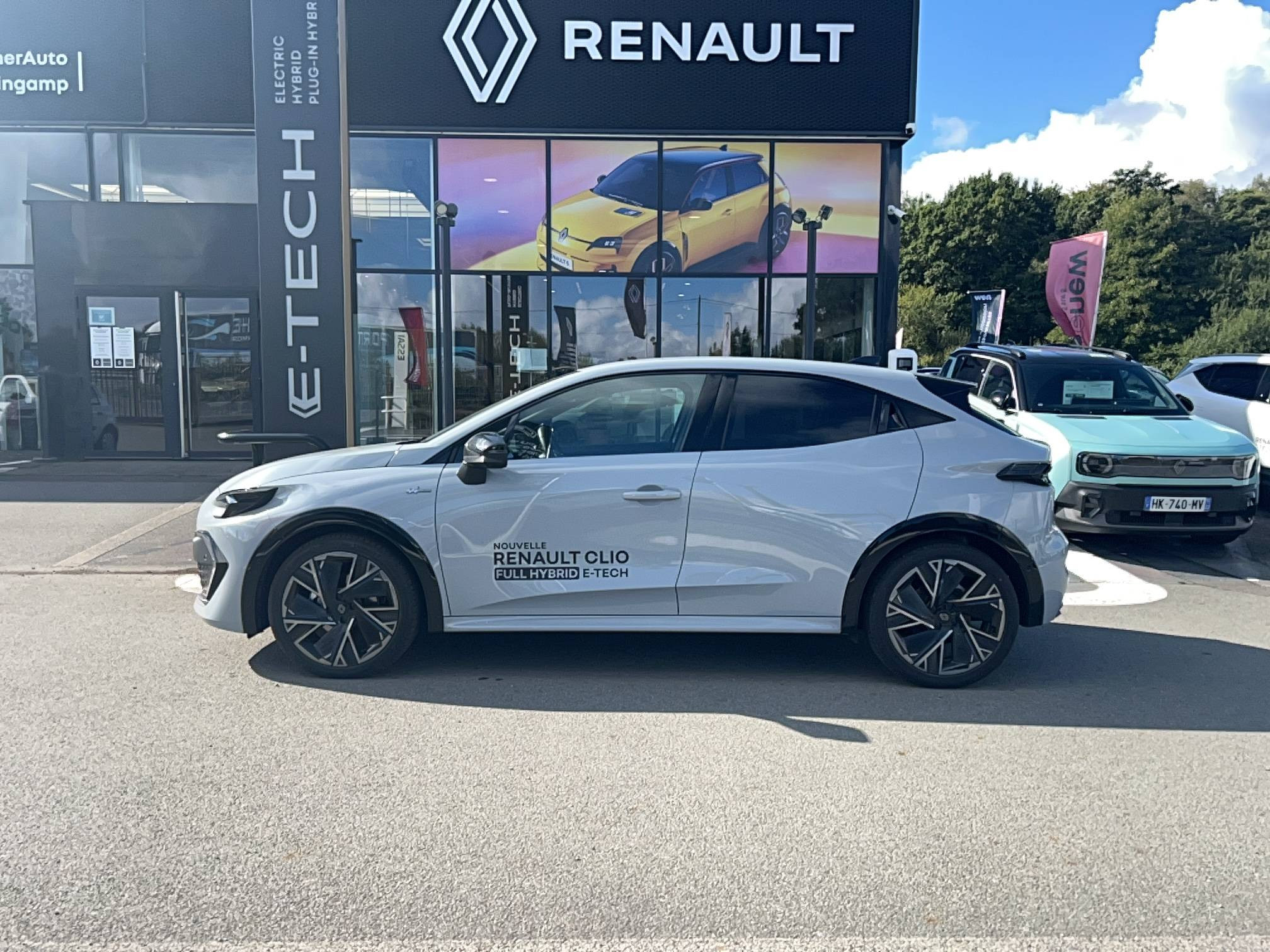 Vente en ligne Renault Clio 6 Clio E-Tech full hybrid 160 ch au prix de 29 990 €