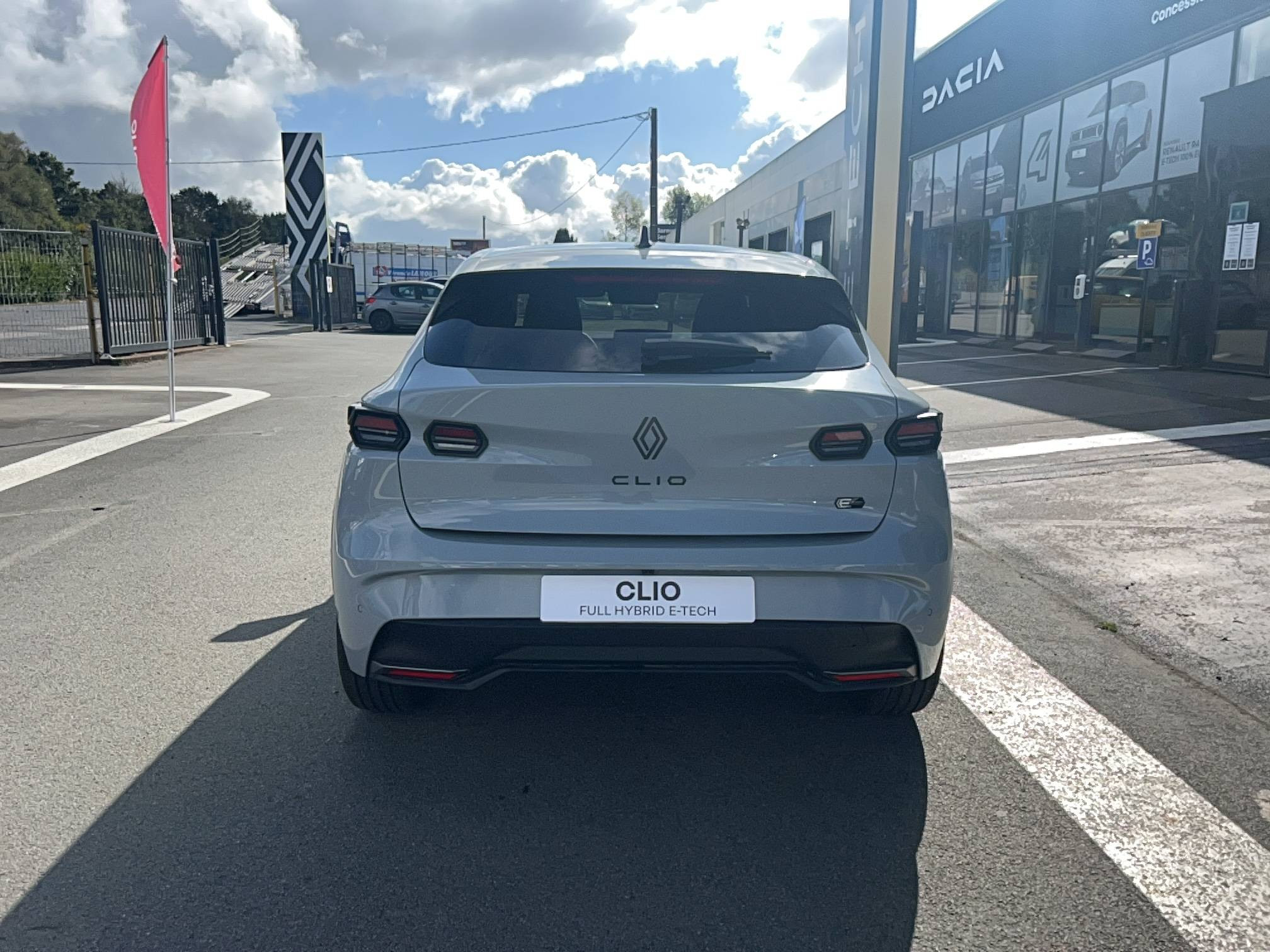 Vente en ligne Renault Clio 6 Clio E-Tech full hybrid 160 ch au prix de 29 990 €