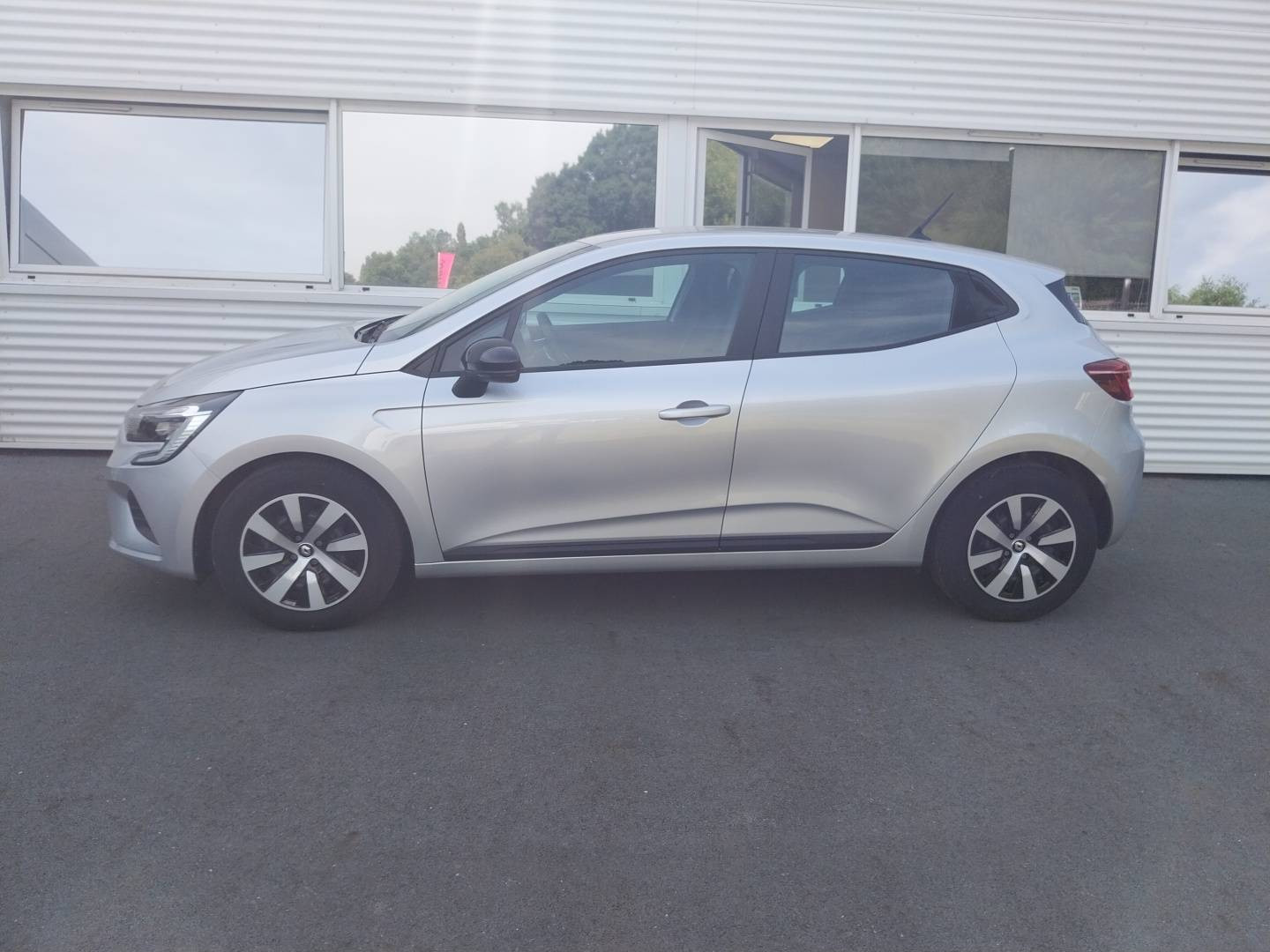 Vente en ligne Renault Clio 5 Clio TCe 90 au prix de 14 290 €
