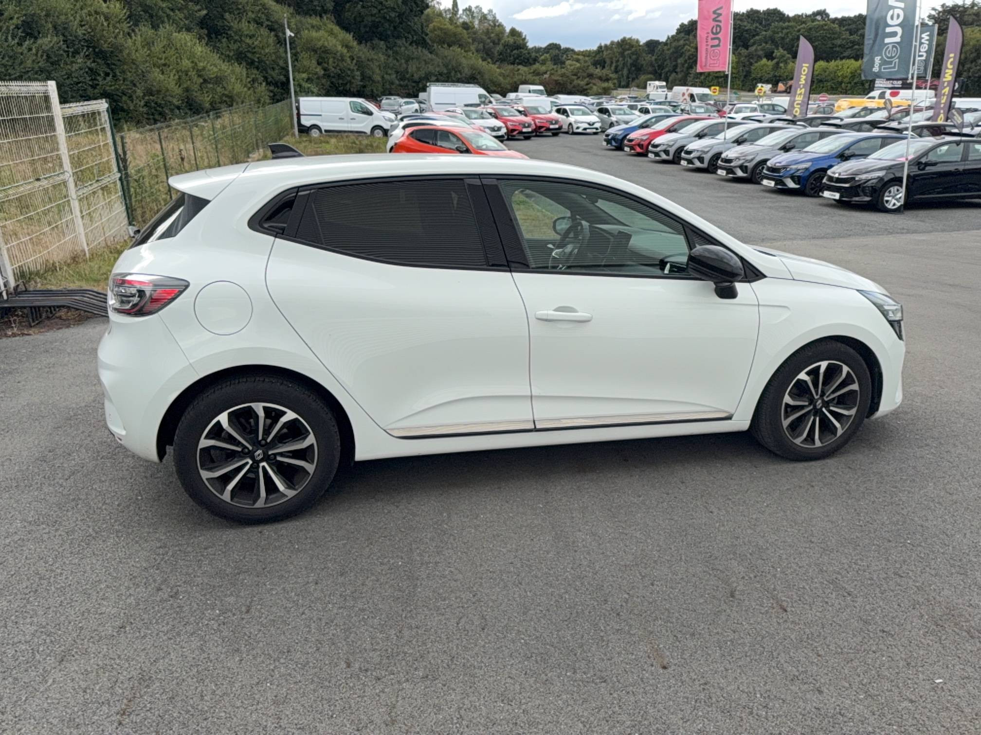 Vente en ligne Renault Clio 5 Clio TCe 90 au prix de 15 790 €