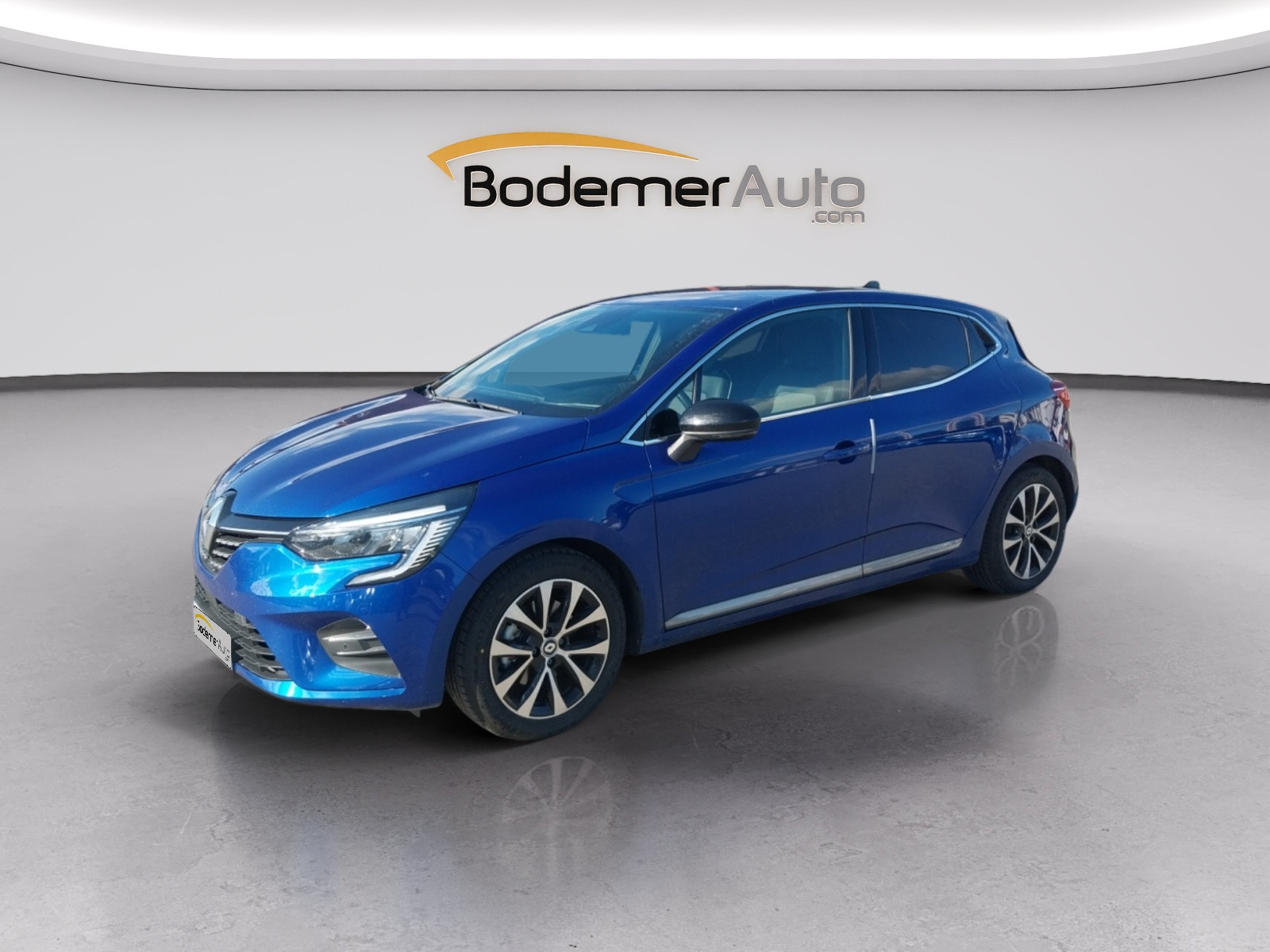 Renault Clio 5 Clio E-Tech full hybrid 145 occasion de 2023 en vente à Lannion