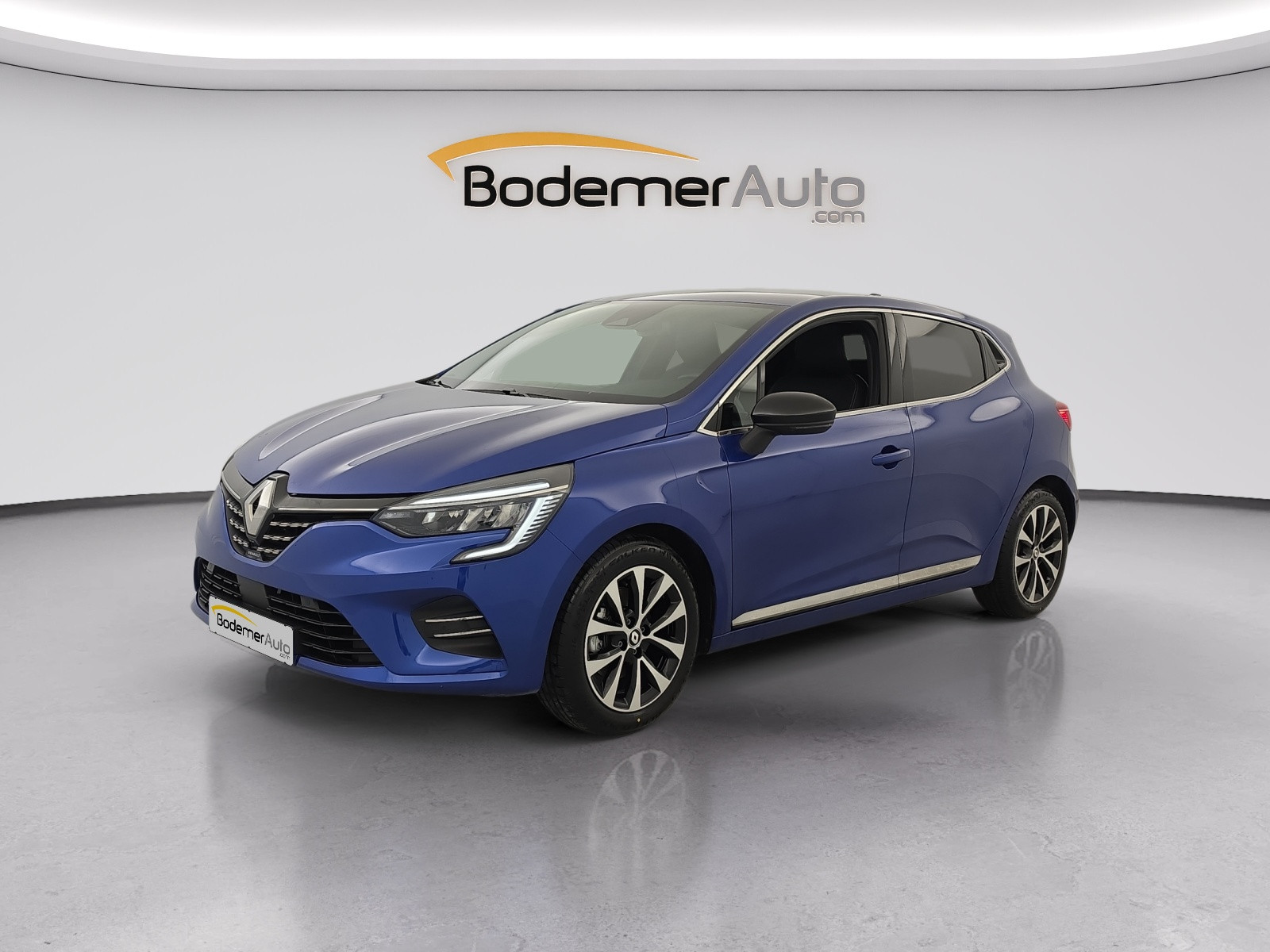 Renault Clio 5 Clio E-Tech full hybrid 145 occasion de 2023 en vente à Lannion