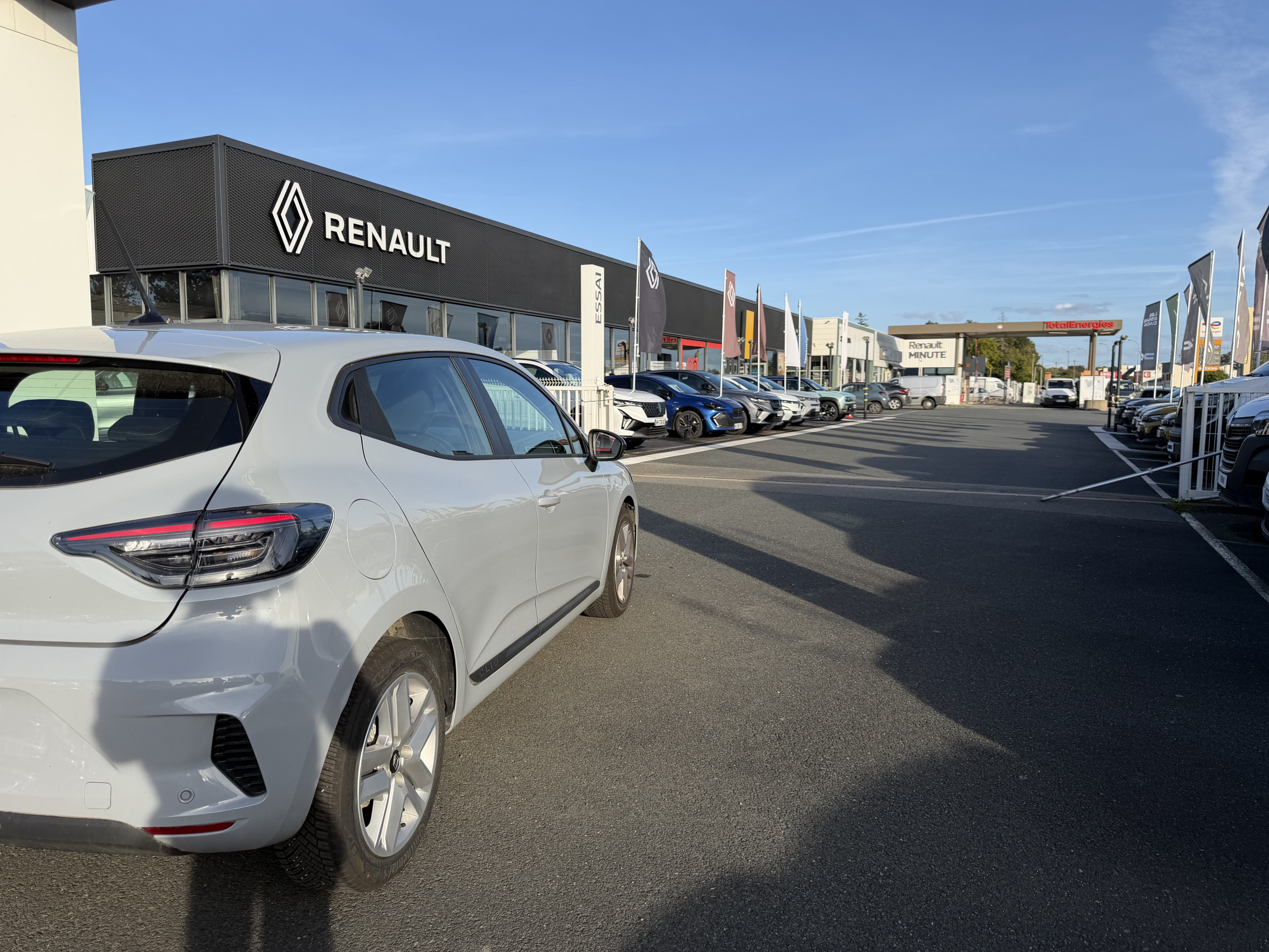 Vente en ligne Renault Clio 5 Clio Eco-G 100 ch GSR2 au prix de 15 990 €