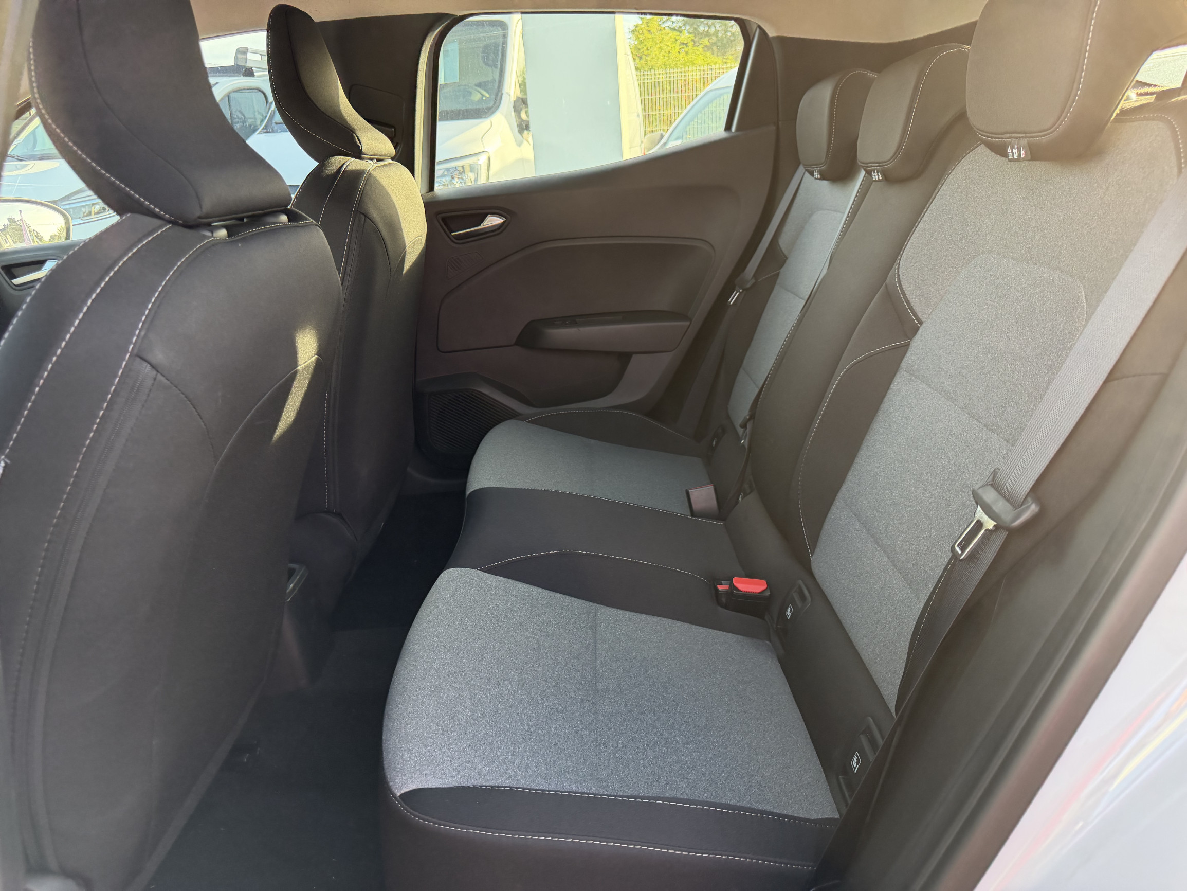 Vente en ligne Renault Clio 5 Clio Eco-G 100 ch GSR2 au prix de 15 990 €