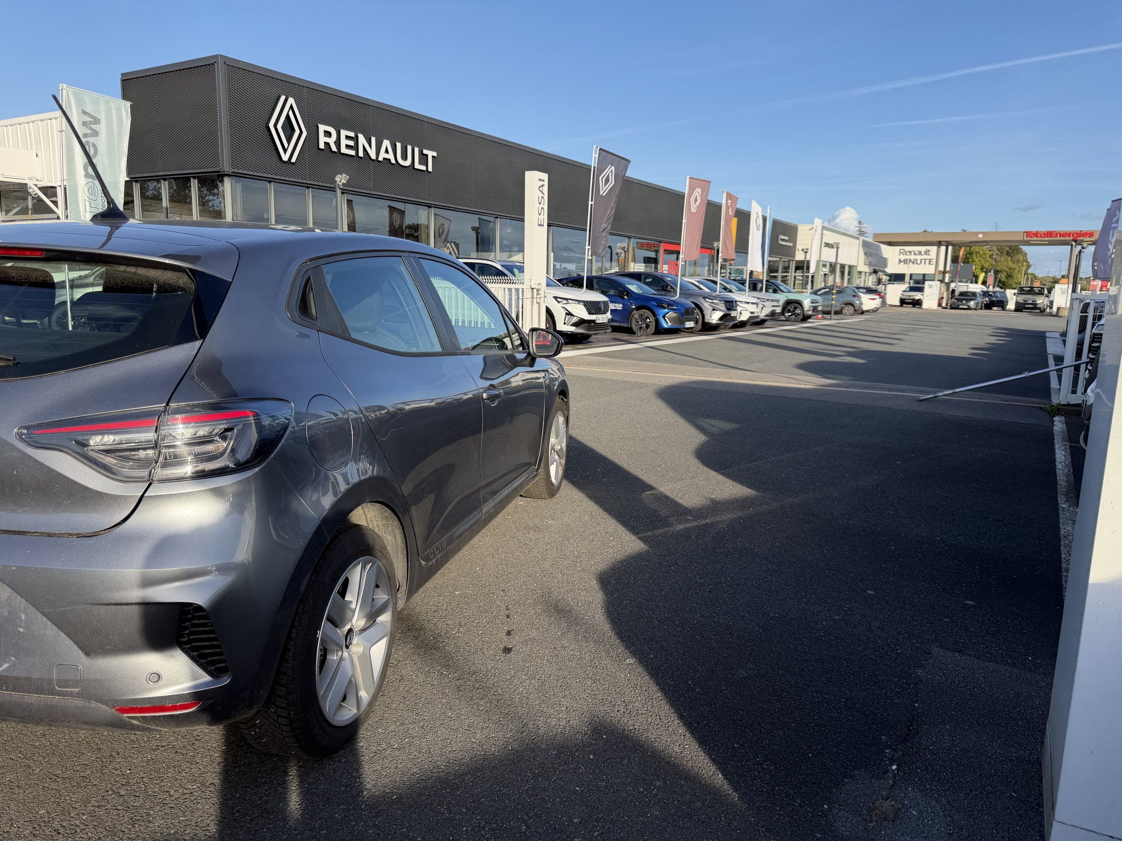 Vente en ligne Renault Clio 5 Clio Eco-G 100 ch GSR2 au prix de 15 990 €