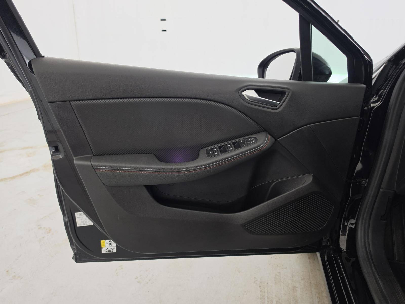 Vente en ligne Renault Clio 5 Clio E-Tech 140 - 21N au prix de 18 990 €