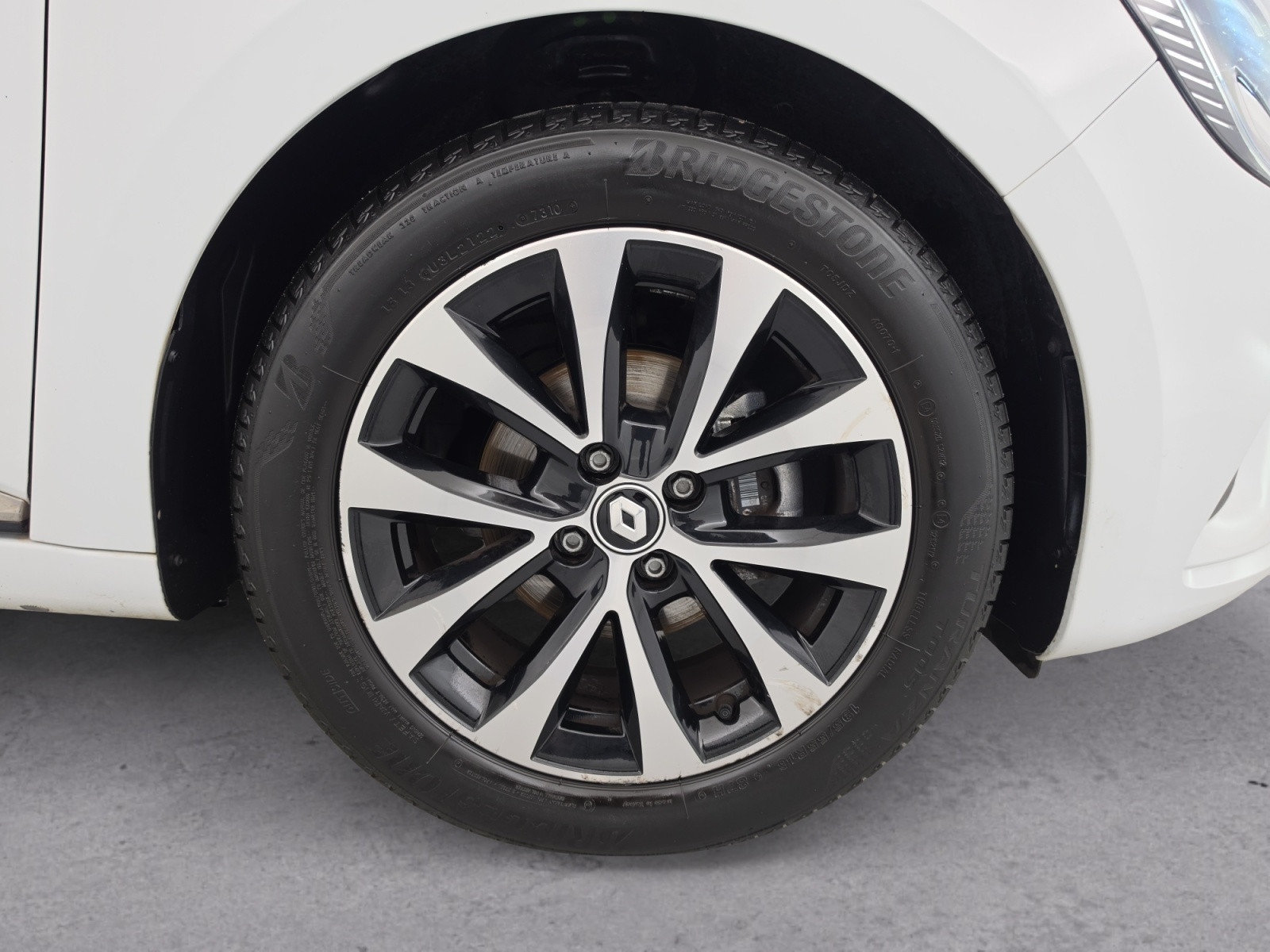 Vente en ligne Renault Clio 5 Clio TCe 90 - 21N au prix de 14 990 €