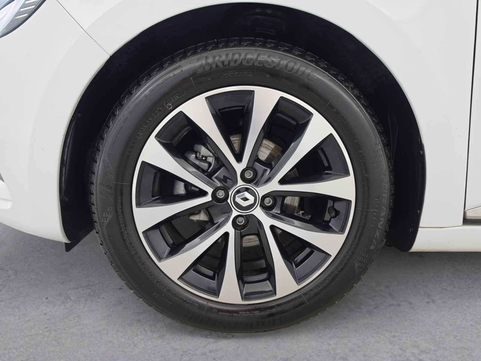 Vente en ligne Renault Clio 5 Clio TCe 90 - 21N au prix de 14 990 €