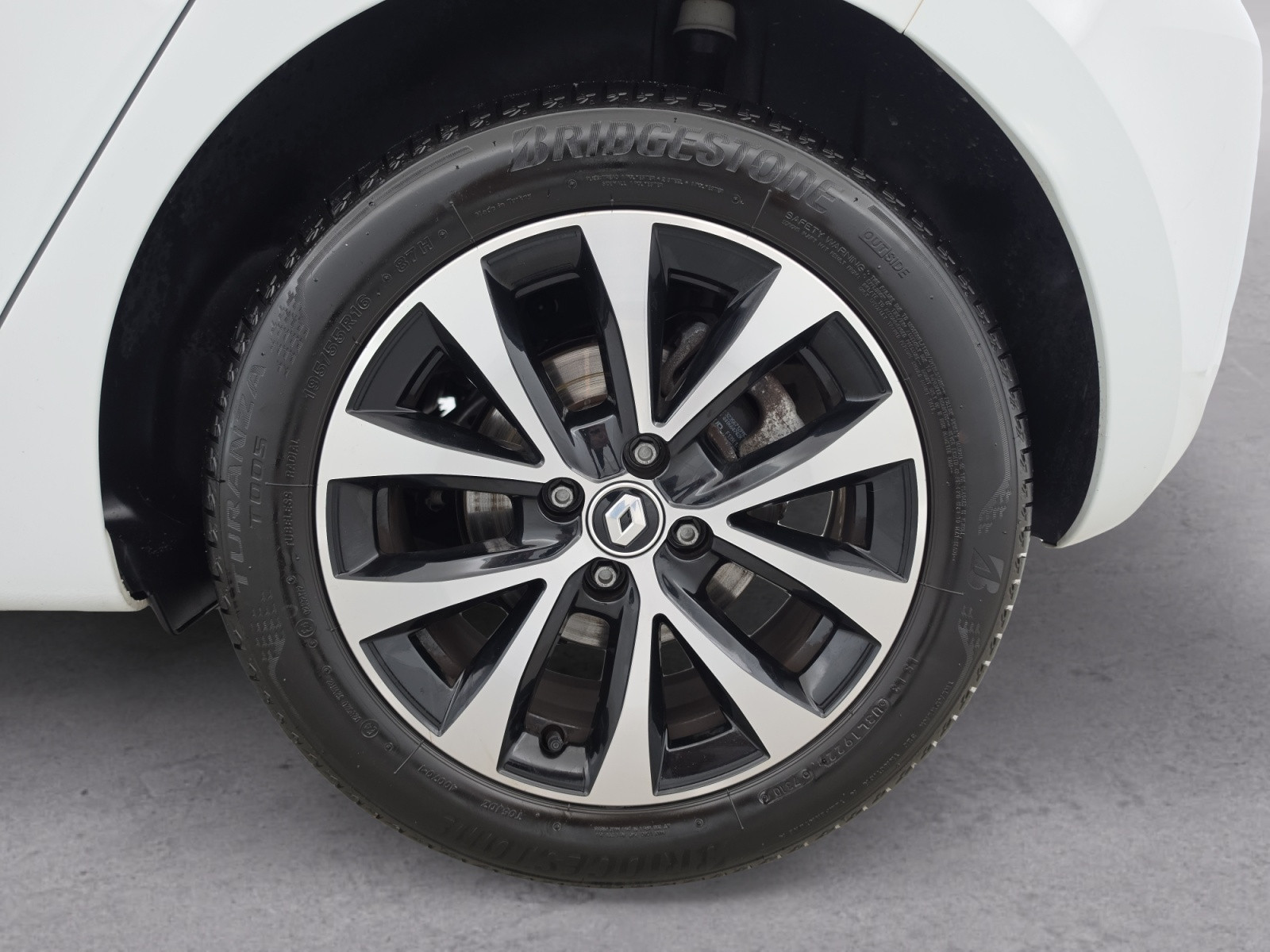 Vente en ligne Renault Clio 5 Clio TCe 90 - 21N au prix de 14 990 €