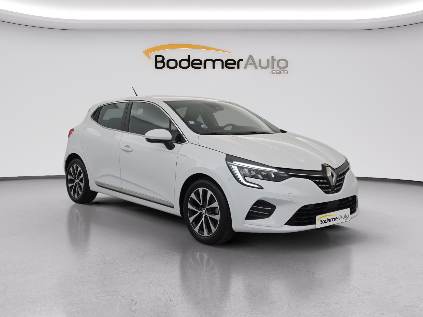 Vente en ligne Renault Clio 5 Clio TCe 90 - 21N au prix de 14 990 €