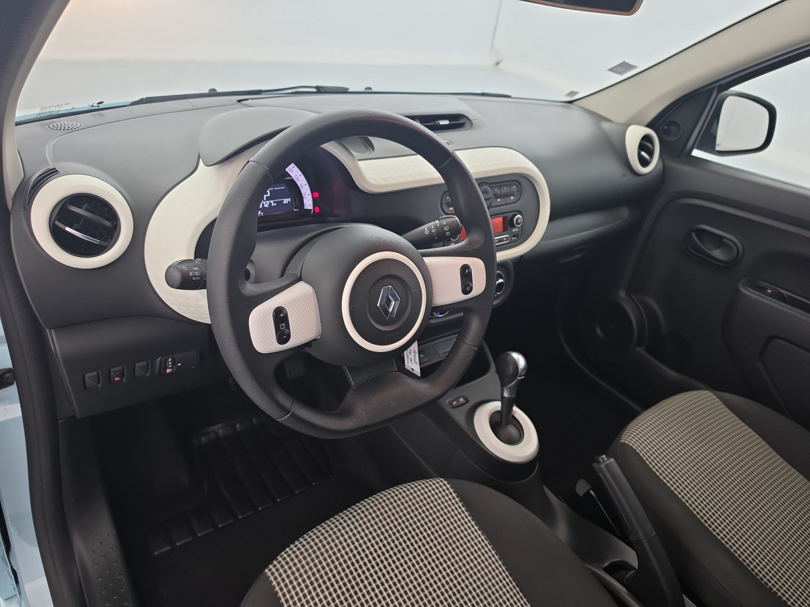Vente en ligne Renault Twingo Electrique Twingo III E-Tech au prix de 11 490 €