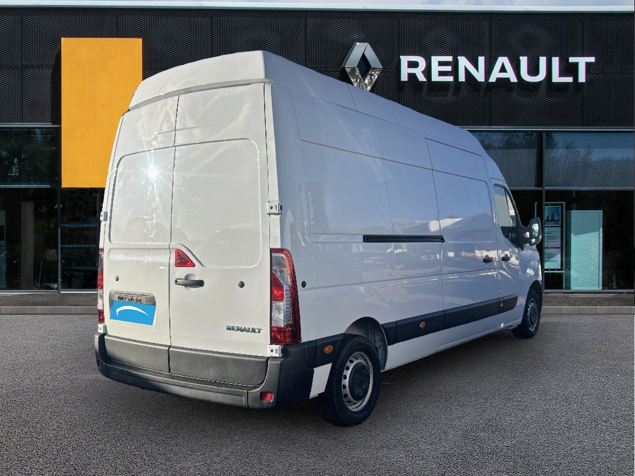 Vente en ligne Renault Master Fourgon MASTER FGN TRAC F3500 L3H3 BLUE DCI 135 au prix de 25 190 €