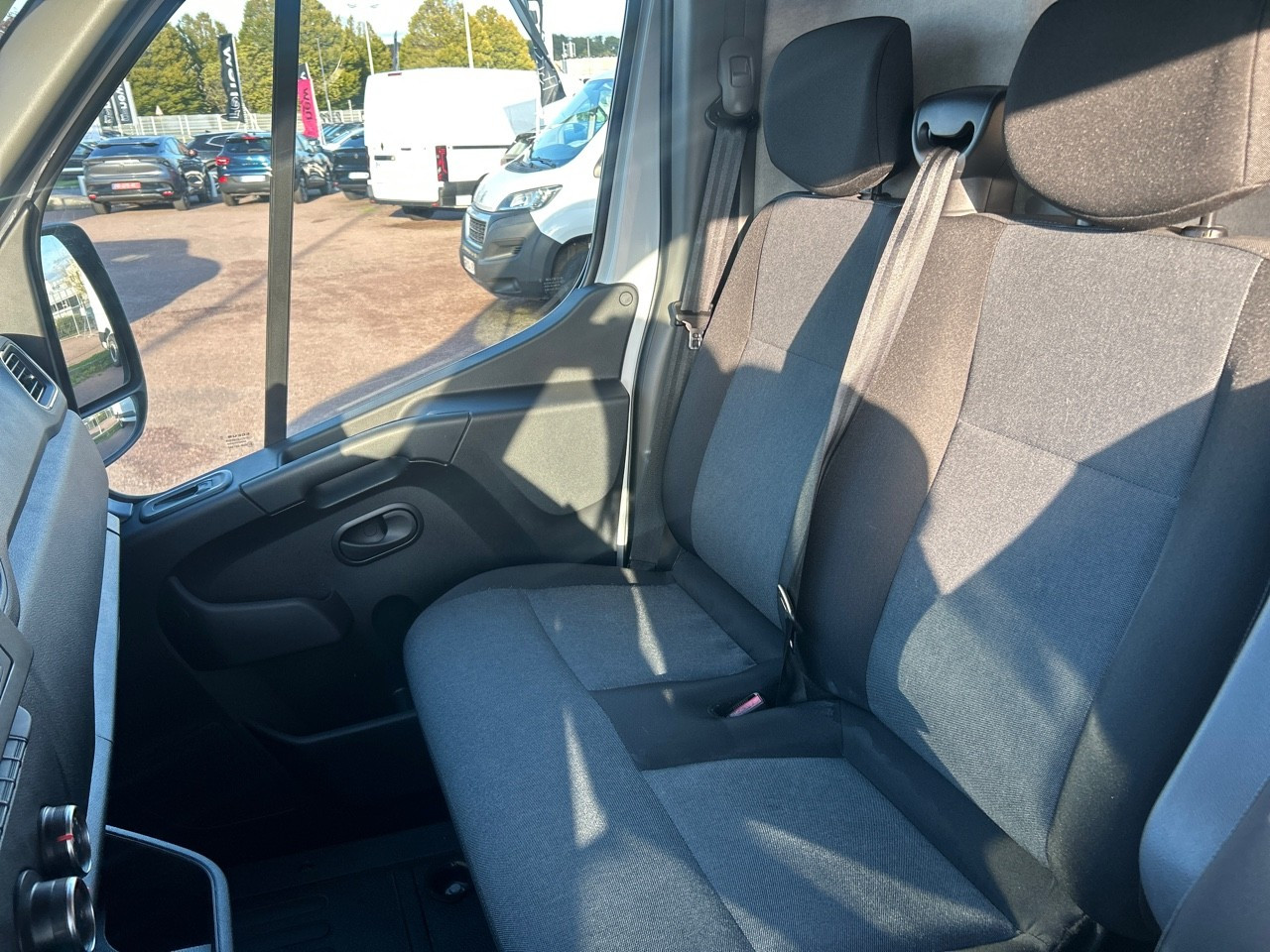 Vente en ligne Renault Master Fourgon MASTER FGN TRAC F3500 L3H3 BLUE DCI 135 au prix de 25 190 €