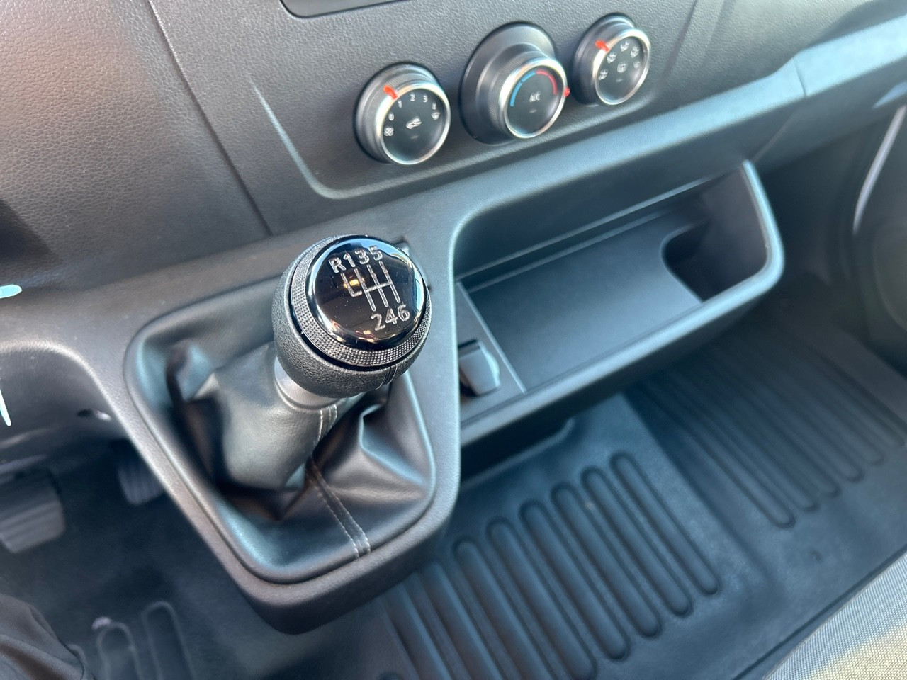 Vente en ligne Renault Master Fourgon MASTER FGN TRAC F3500 L3H3 BLUE DCI 135 au prix de 25 190 €