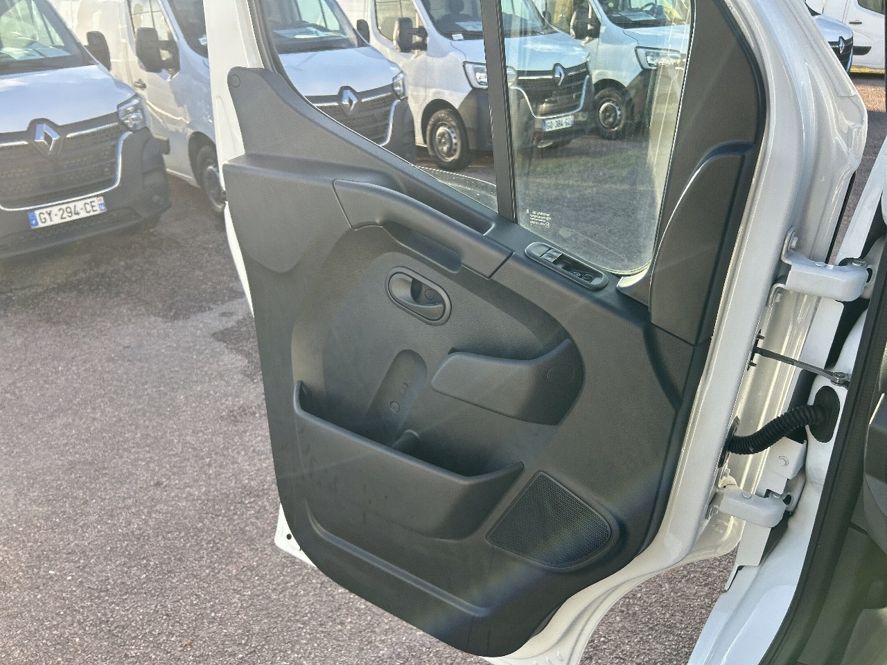 Vente en ligne Renault Master Fourgon MASTER FGN TRAC F3500 L3H3 BLUE DCI 135 au prix de 25 190 €