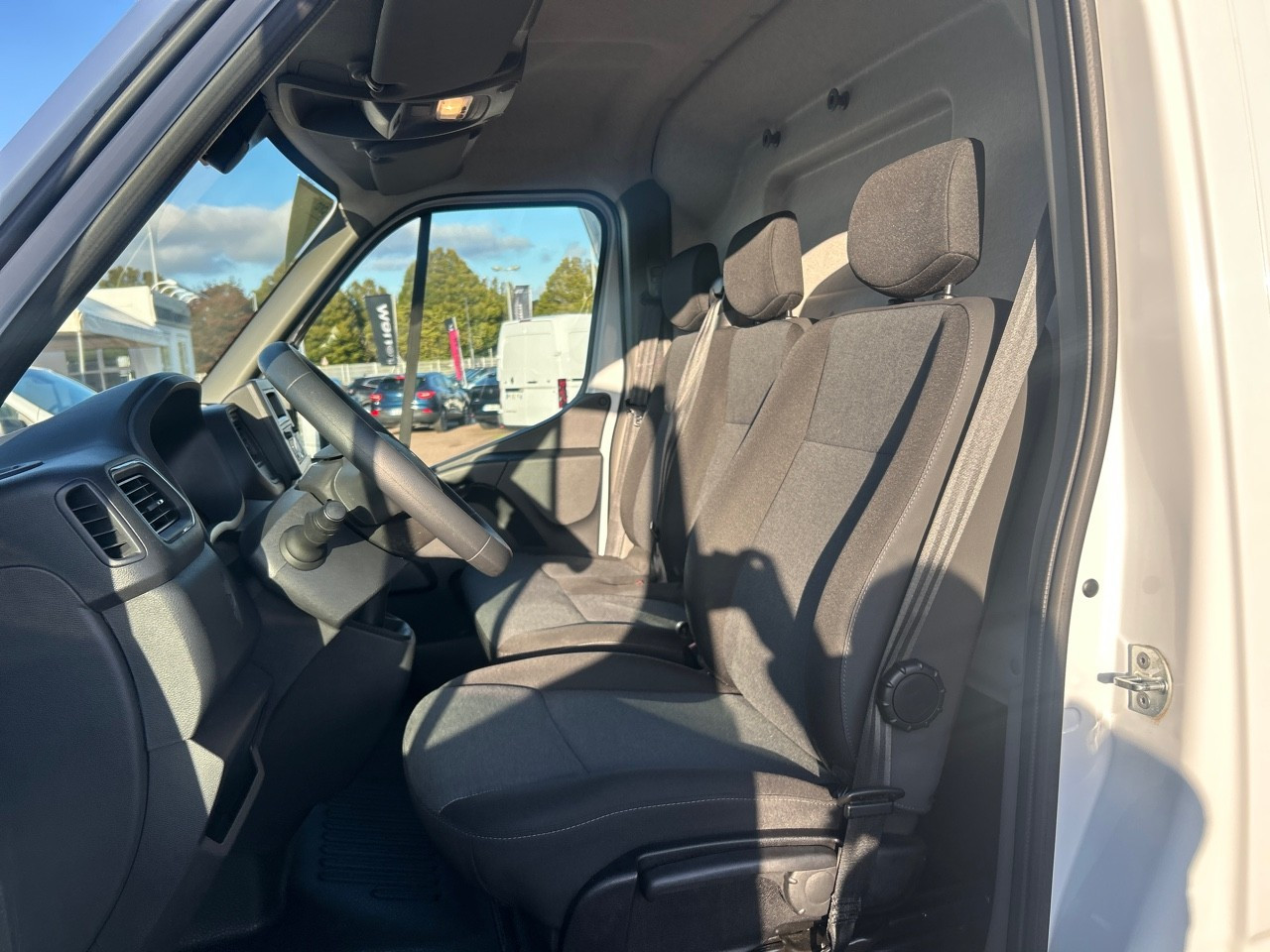 Vente en ligne Renault Master Fourgon MASTER FGN TRAC F3500 L3H3 BLUE DCI 135 au prix de 25 190 €
