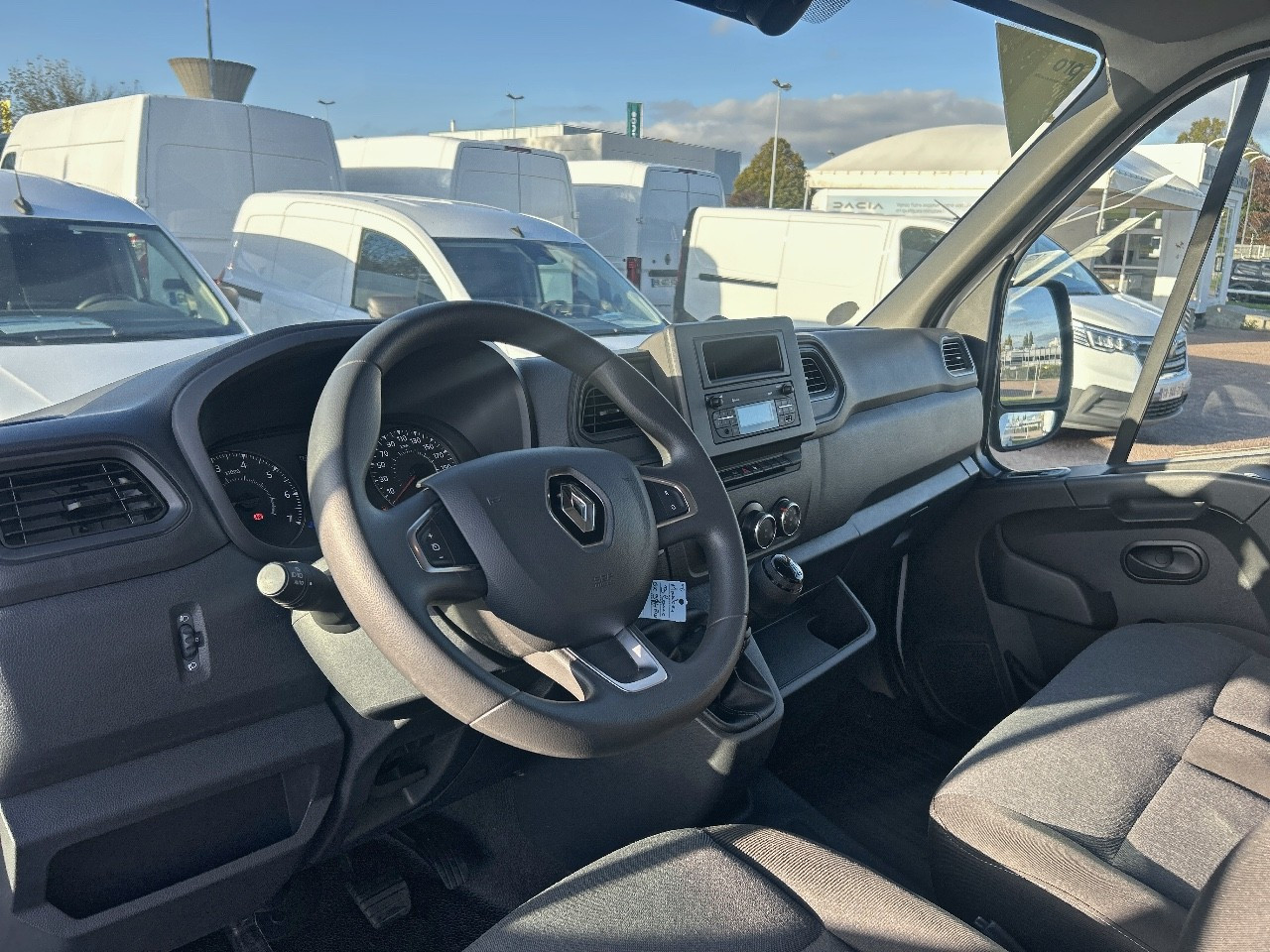 Vente en ligne Renault Master Fourgon MASTER FGN TRAC F3500 L3H3 BLUE DCI 135 au prix de 25 190 €