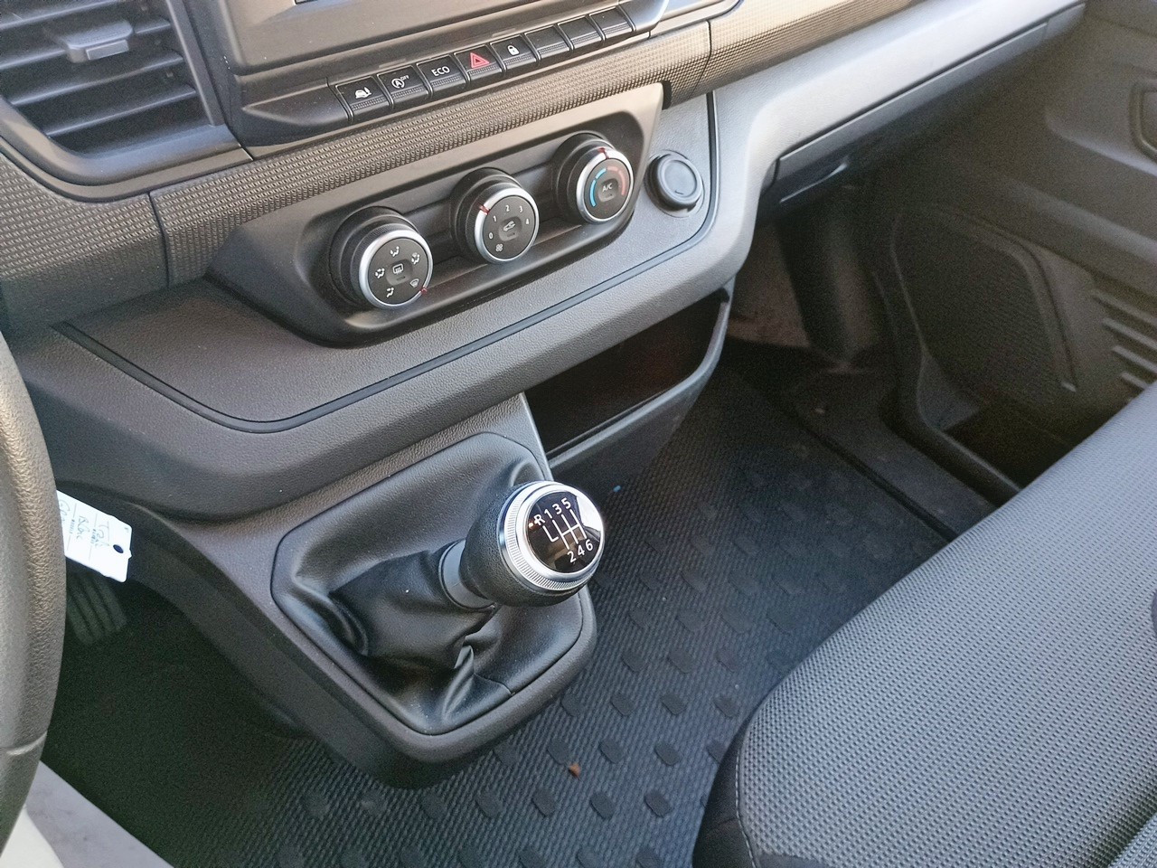 Vente en ligne Renault Trafic 3 Fourgon TRAFIC FGN L2H1 3000 KG BLUE DCI 130 au prix de 22 990 €