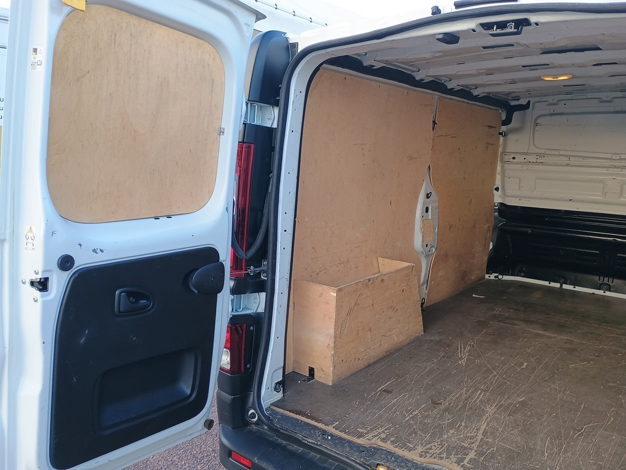 Vente en ligne Renault Trafic 3 Fourgon TRAFIC FGN L2H1 3000 KG BLUE DCI 130 au prix de 22 990 €