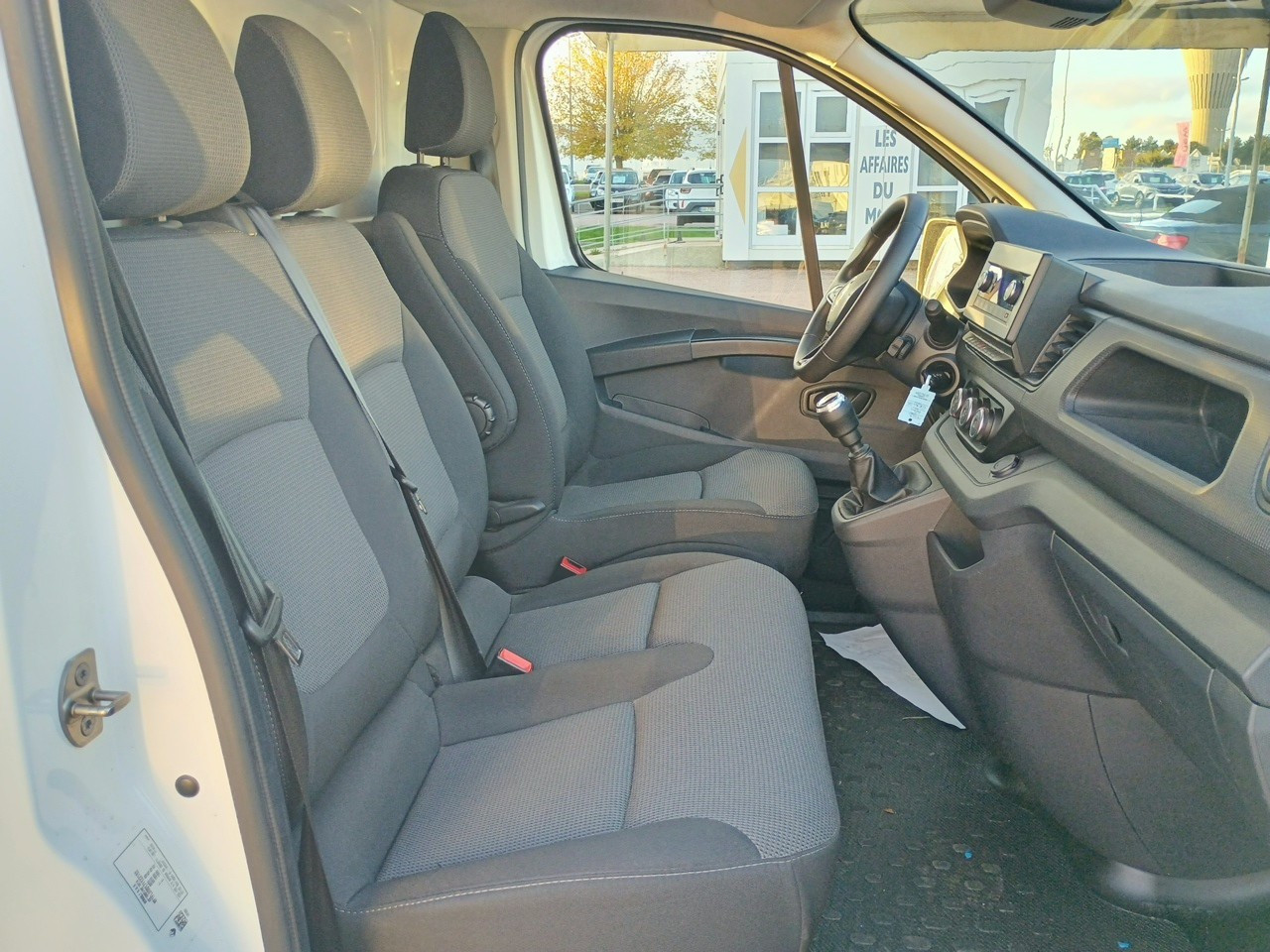 Vente en ligne Renault Trafic 3 Fourgon TRAFIC FGN L2H1 3000 KG BLUE DCI 130 au prix de 22 990 €
