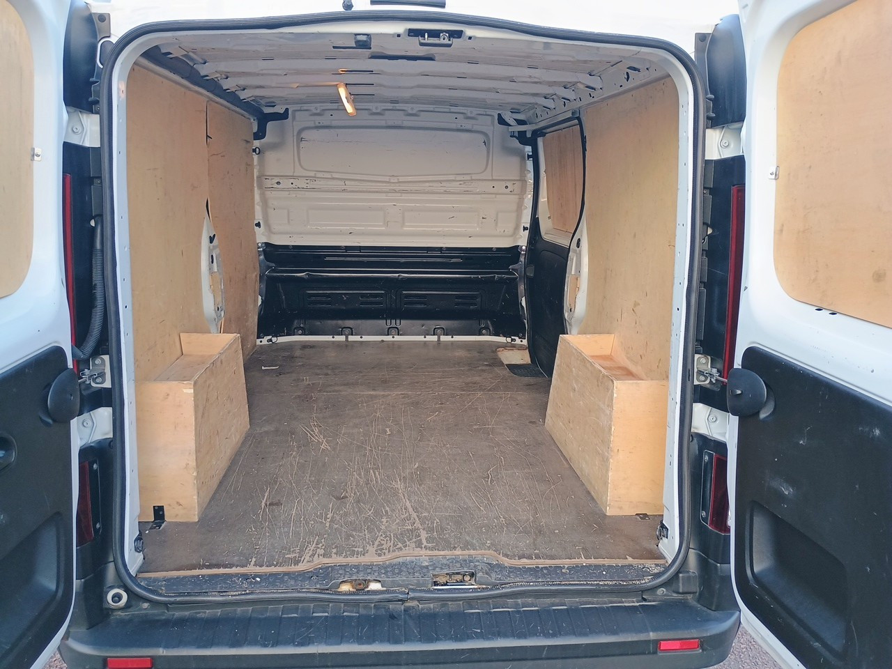 Vente en ligne Renault Trafic 3 Fourgon TRAFIC FGN L2H1 3000 KG BLUE DCI 130 au prix de 22 990 €