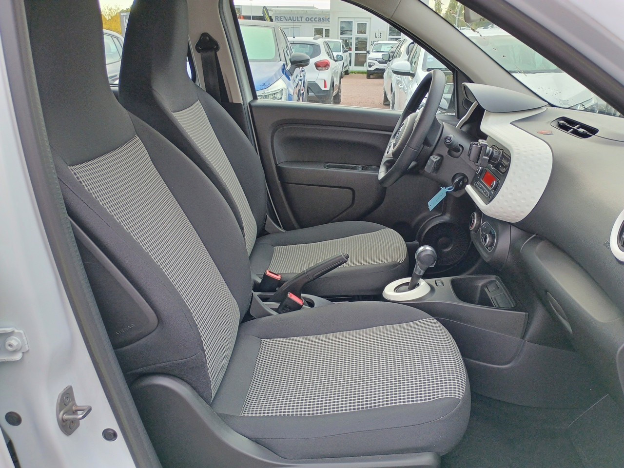 Vente en ligne Renault Twingo Electrique Twingo III E-Tech au prix de 11 990 €
