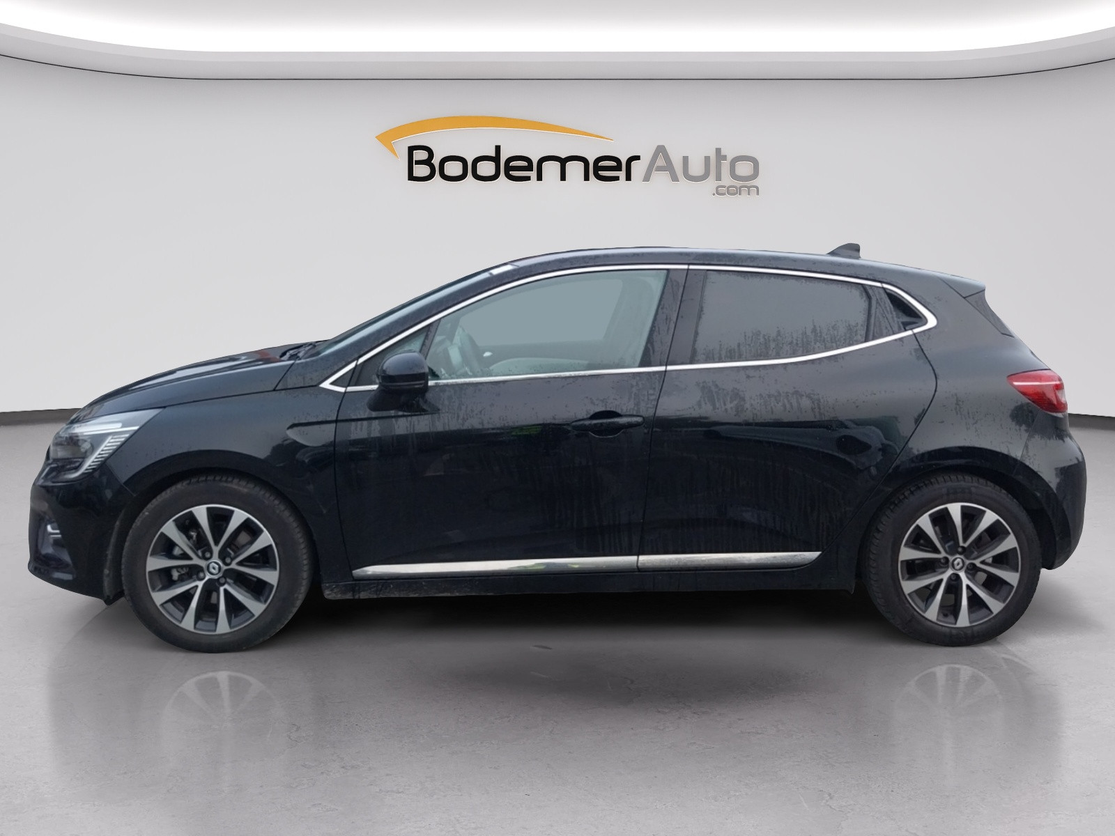 Vente en ligne Renault Clio 5 Clio E-Tech full hybrid 145 au prix de 17 390 €