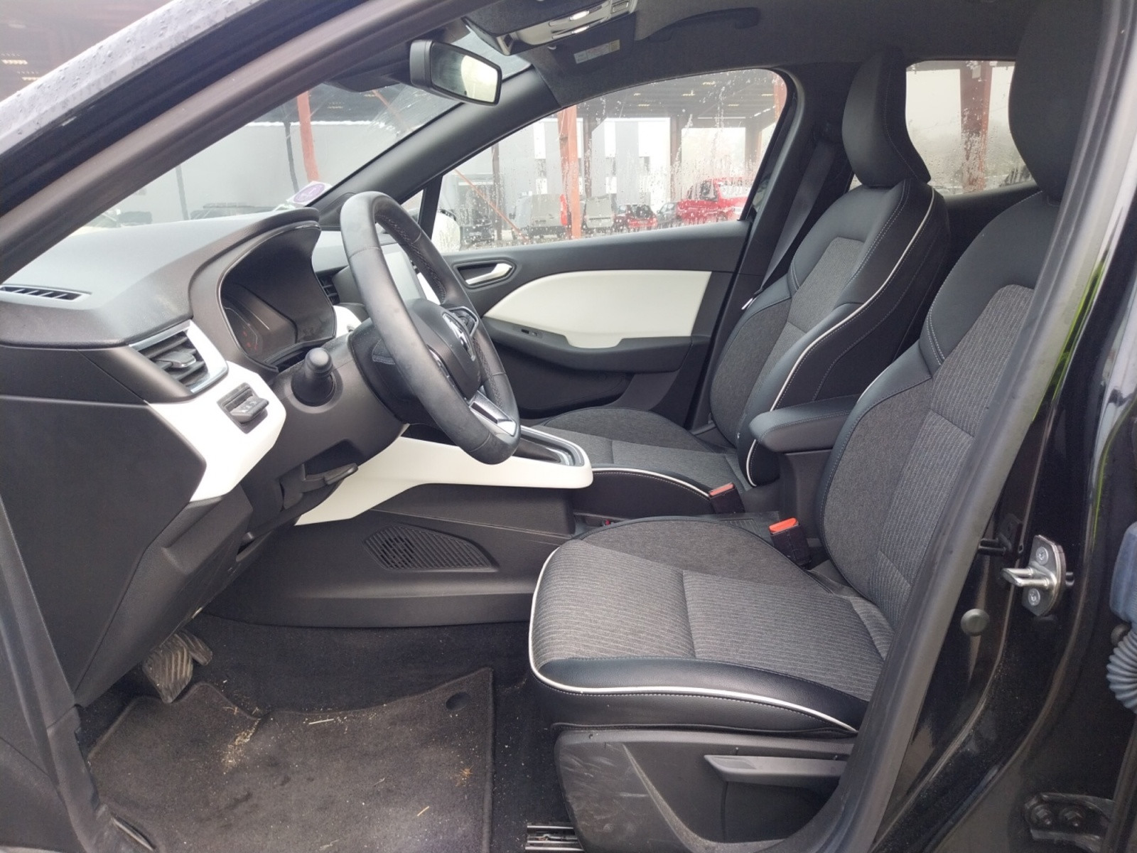 Vente en ligne Renault Clio 5 Clio E-Tech full hybrid 145 au prix de 17 390 €