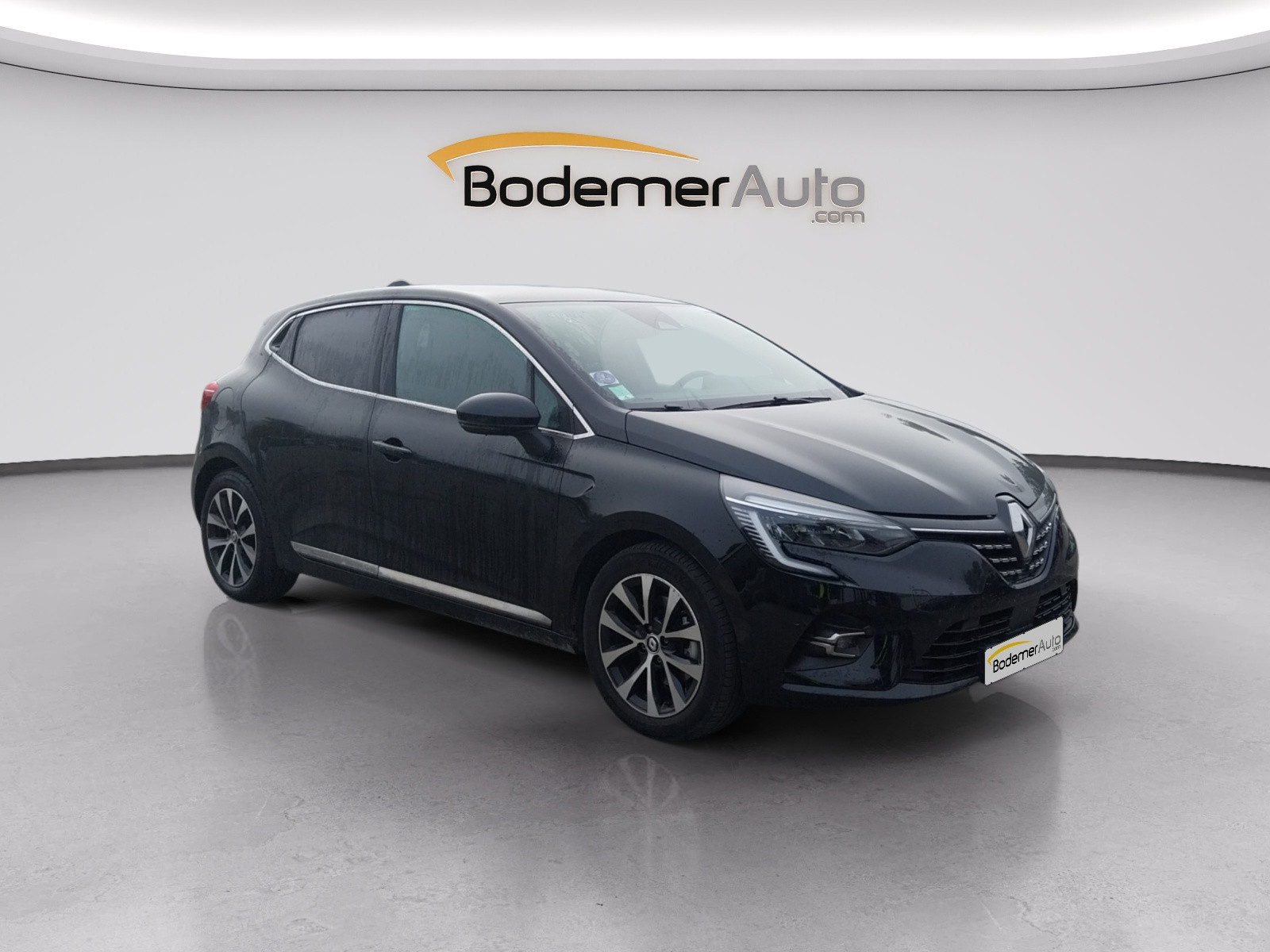Vente en ligne Renault Clio 5 Clio E-Tech full hybrid 145 au prix de 17 390 €