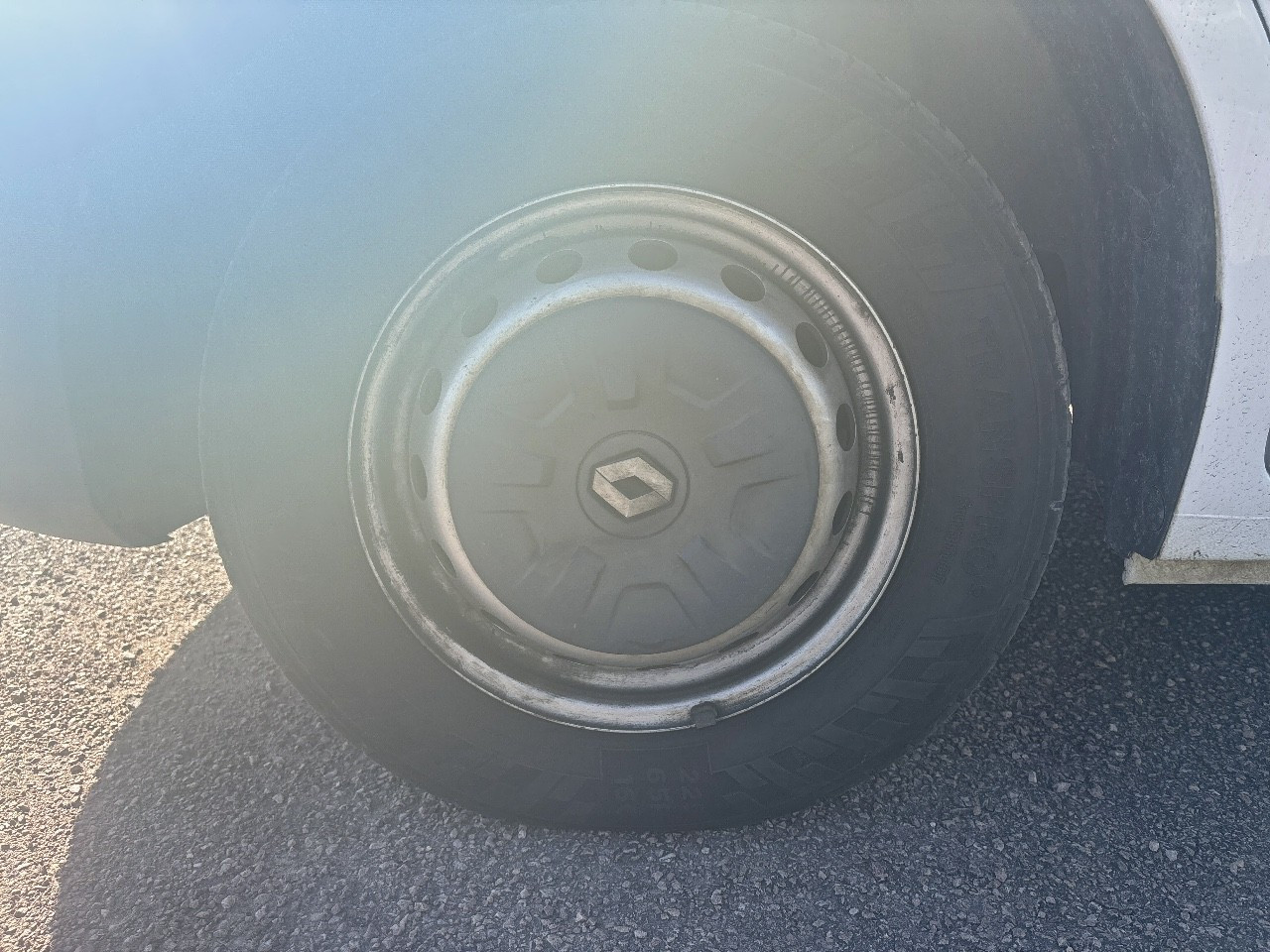 Vente en ligne Renault Master Fourgon MASTER FGN TRAC F3500 L2H2 DCI 135 au prix de 18 490 €