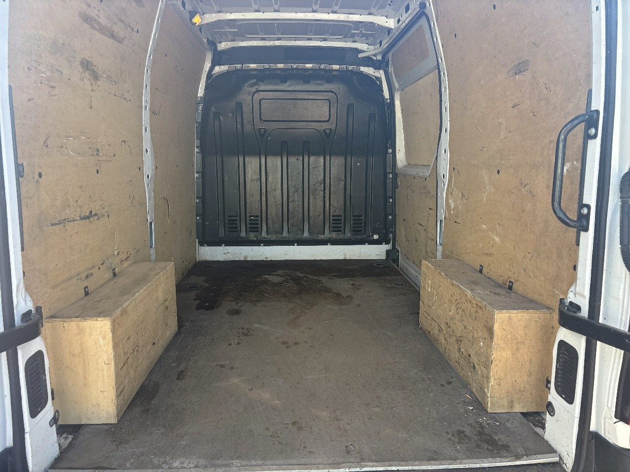 Vente en ligne Renault Master Fourgon MASTER FGN TRAC F3500 L2H2 DCI 135 au prix de 18 490 €