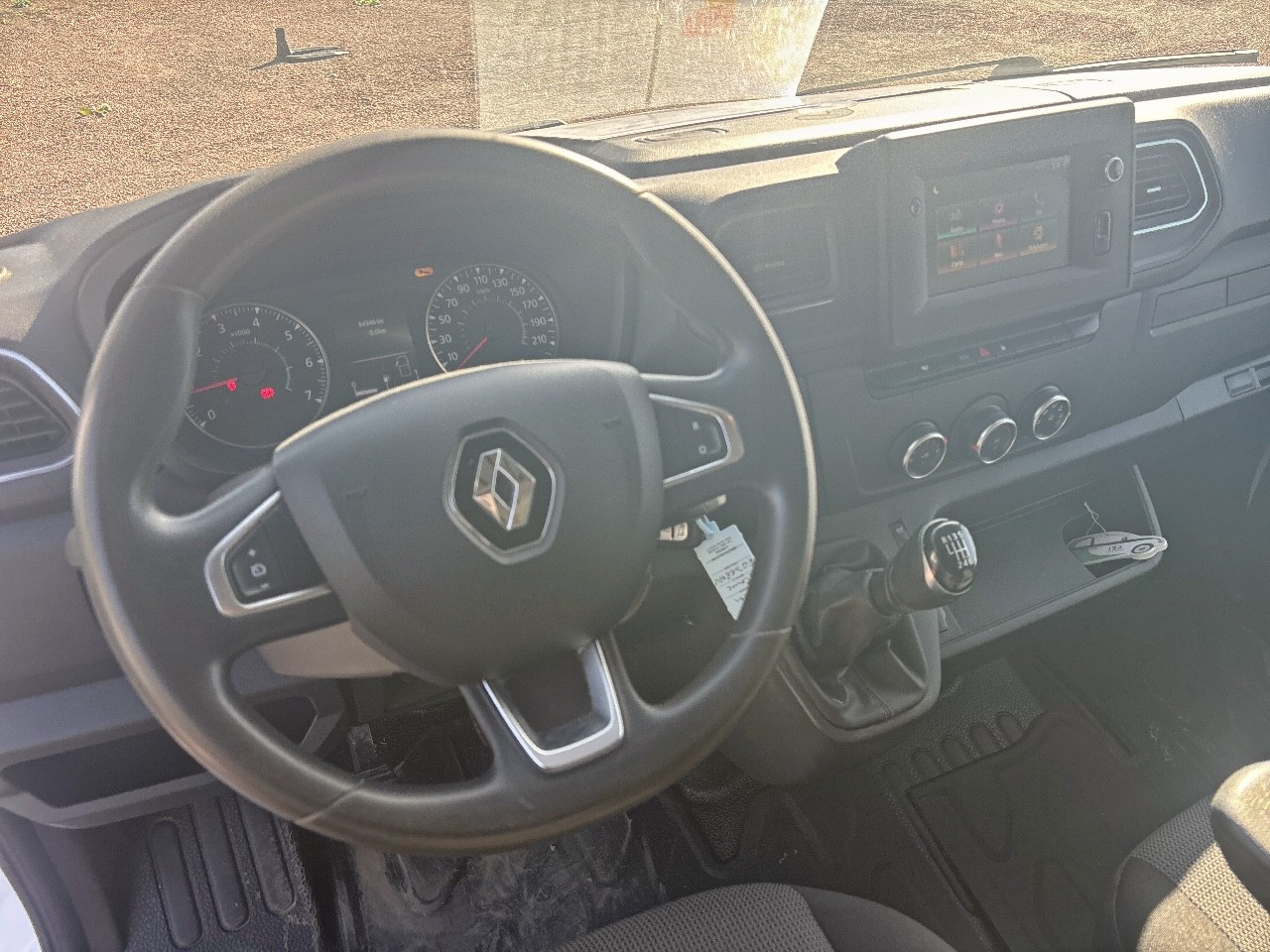 Vente en ligne Renault Master Fourgon MASTER FGN TRAC F3500 L2H2 DCI 135 au prix de 18 490 €