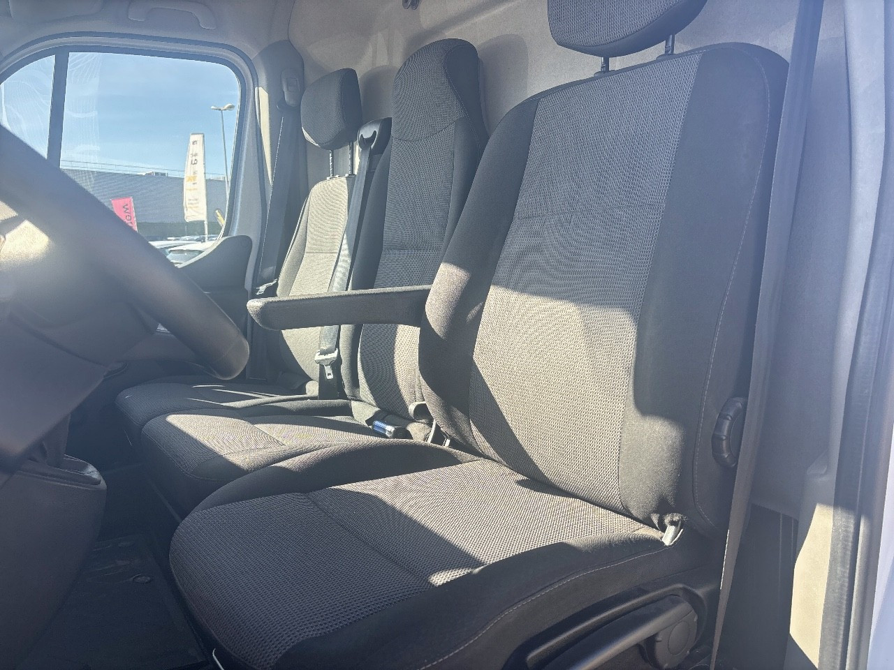 Vente en ligne Renault Master Fourgon MASTER FGN TRAC F3500 L2H2 DCI 135 au prix de 18 490 €